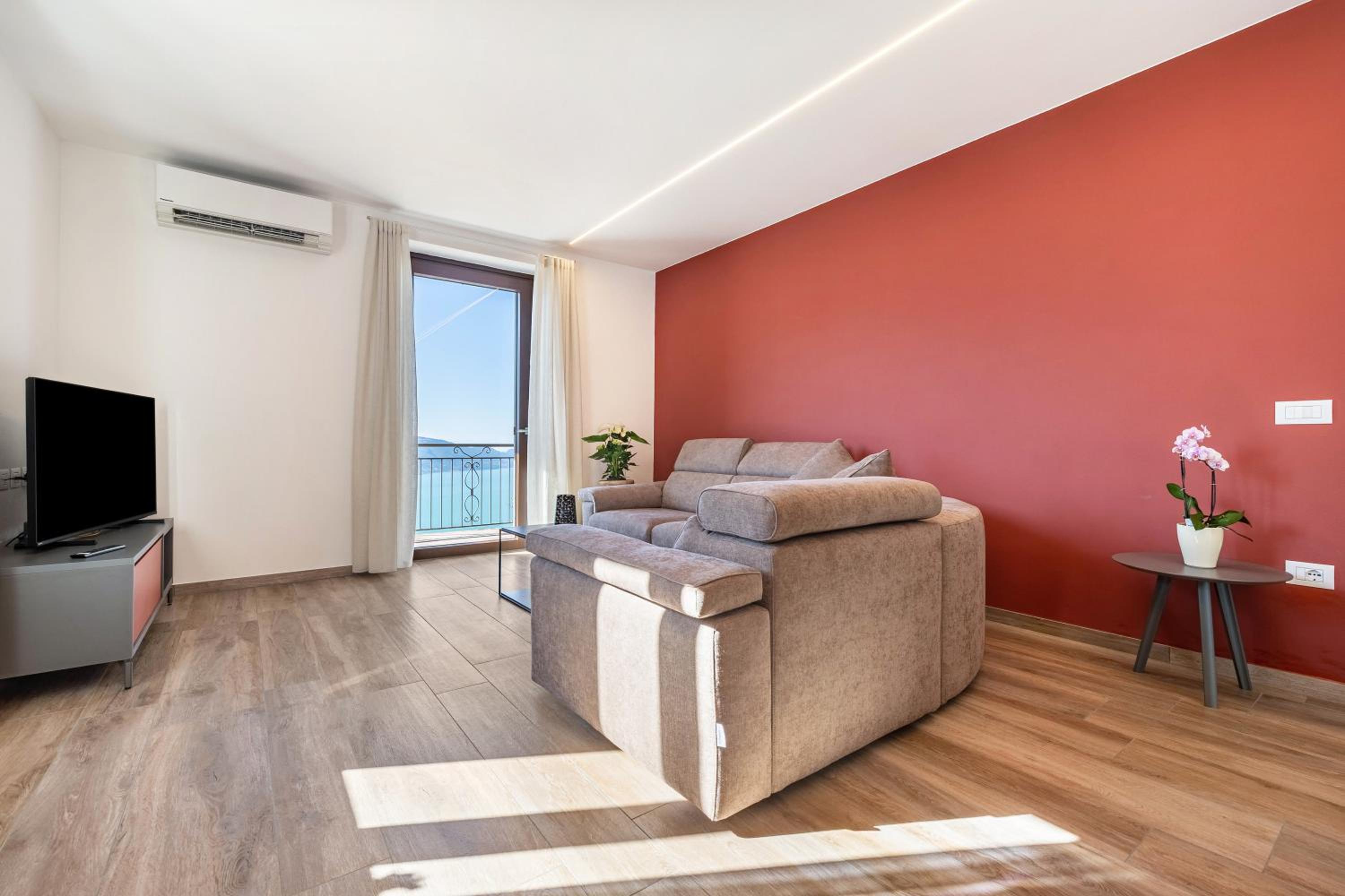 Two-Bedroom Deluxe Apartment with Garden View