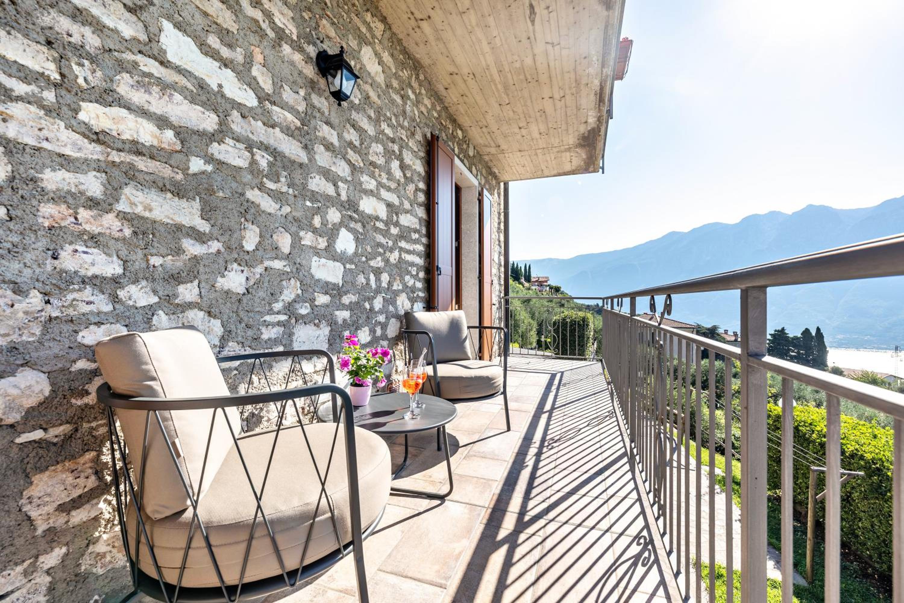 Two-Bedroom Deluxe Apartment with Garden View photo 2