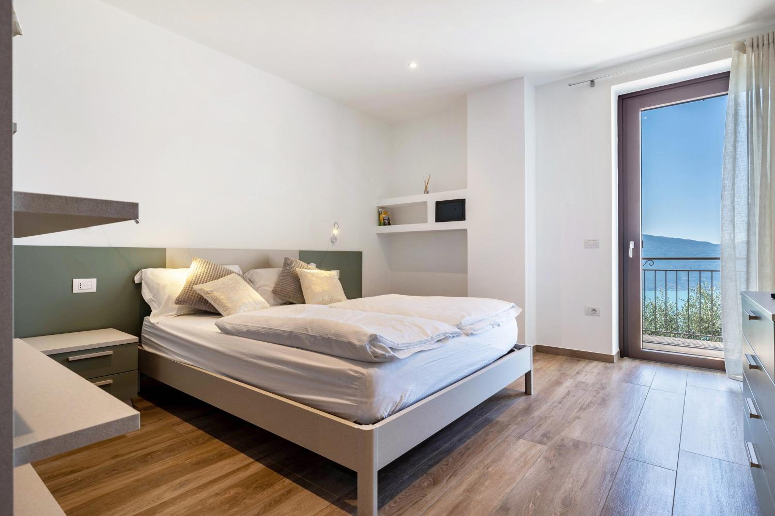 Two-Bedroom Deluxe Apartment with Garden View photo 3