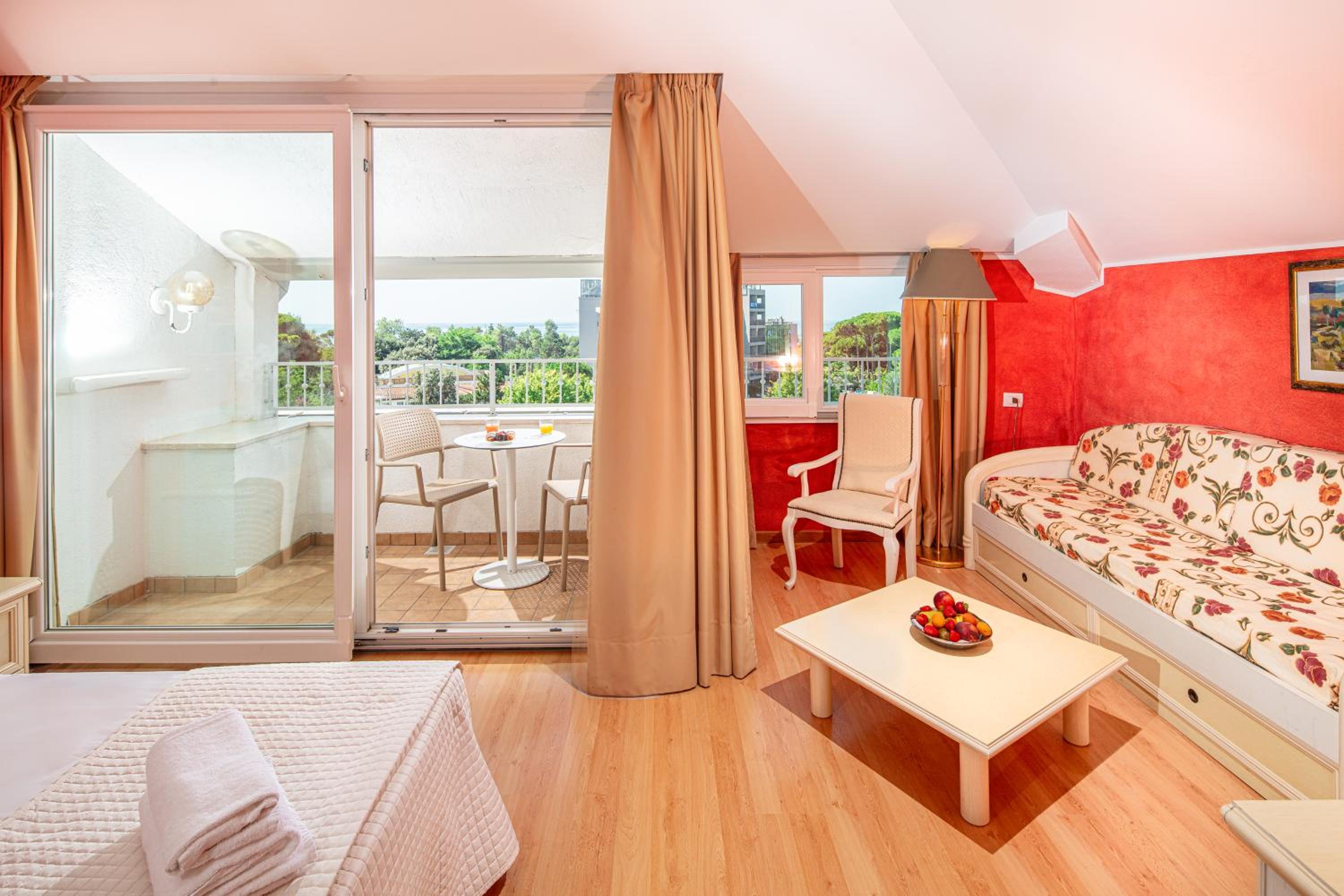 Junior Suite with Sea View 3 Adults - Photo 4