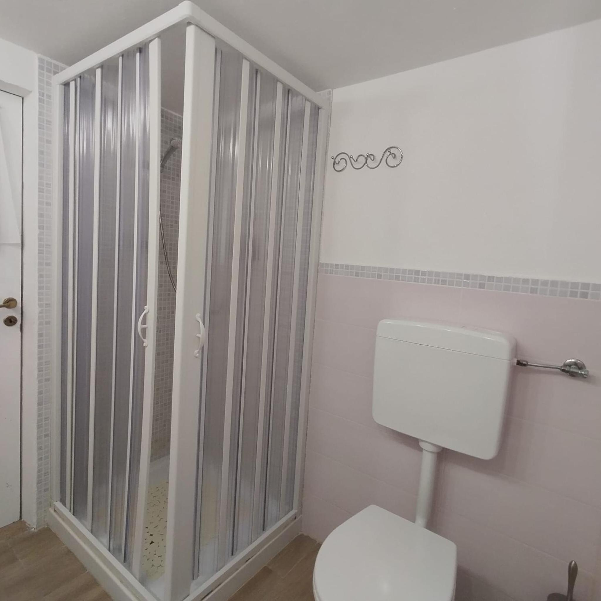 Family Room with Private Bathroom photo 3
