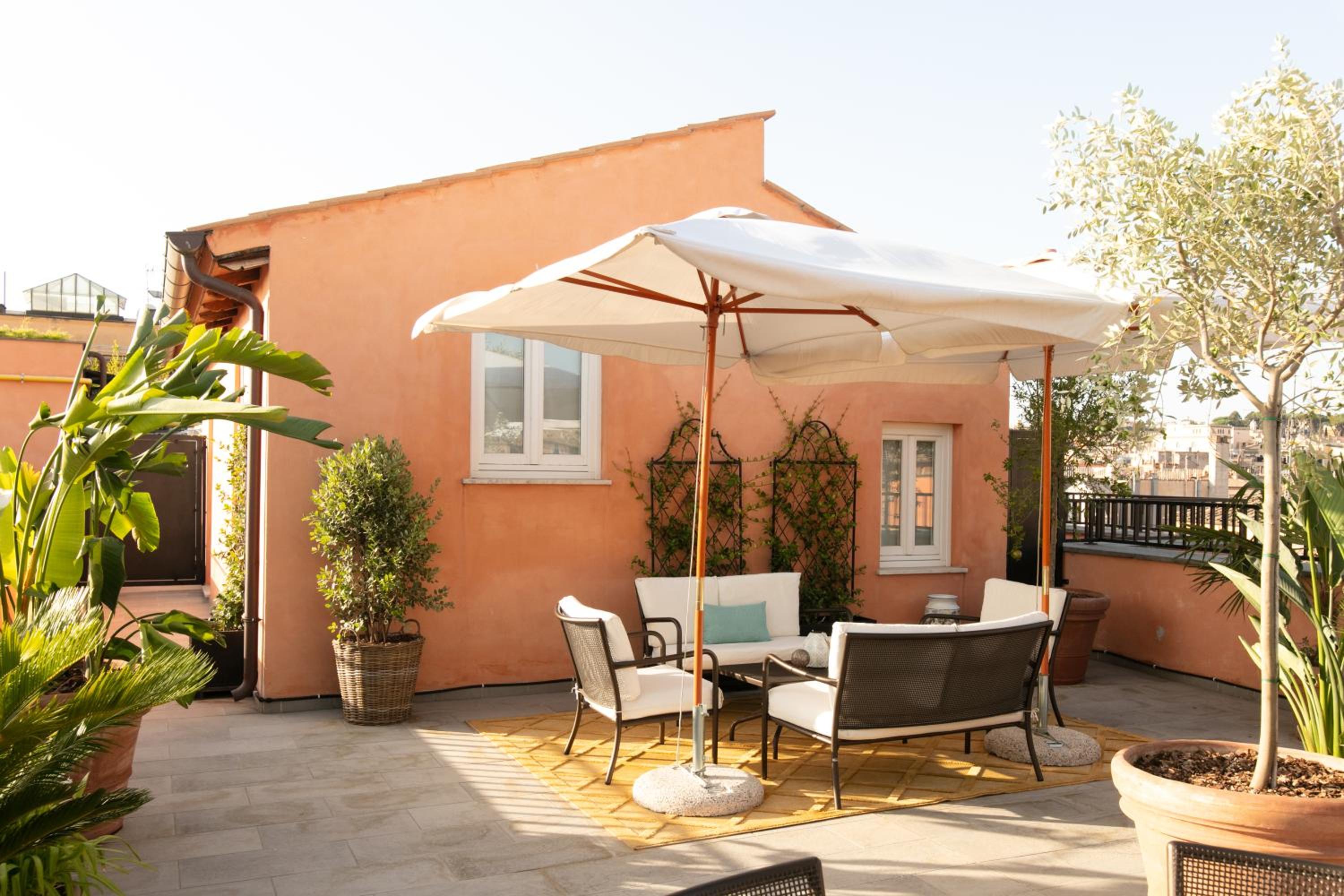 Apartment with Terrace thumbnail 5