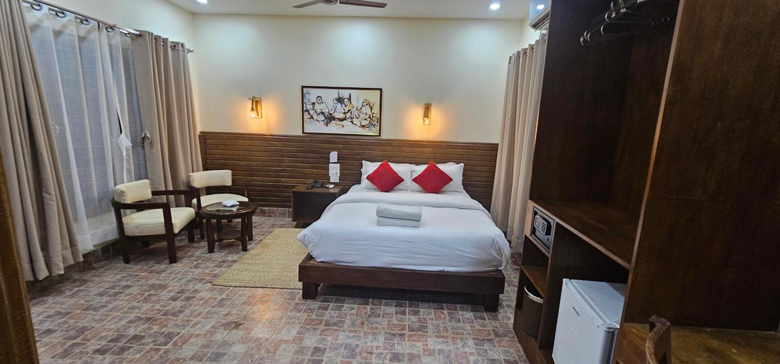 Superior Double or Twin Room with Pool View photo 2