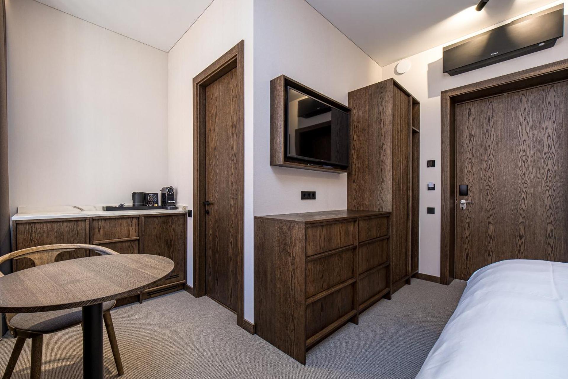 Superior Double Room with Spa Access - “Vandenis Suites” building - Photo 7