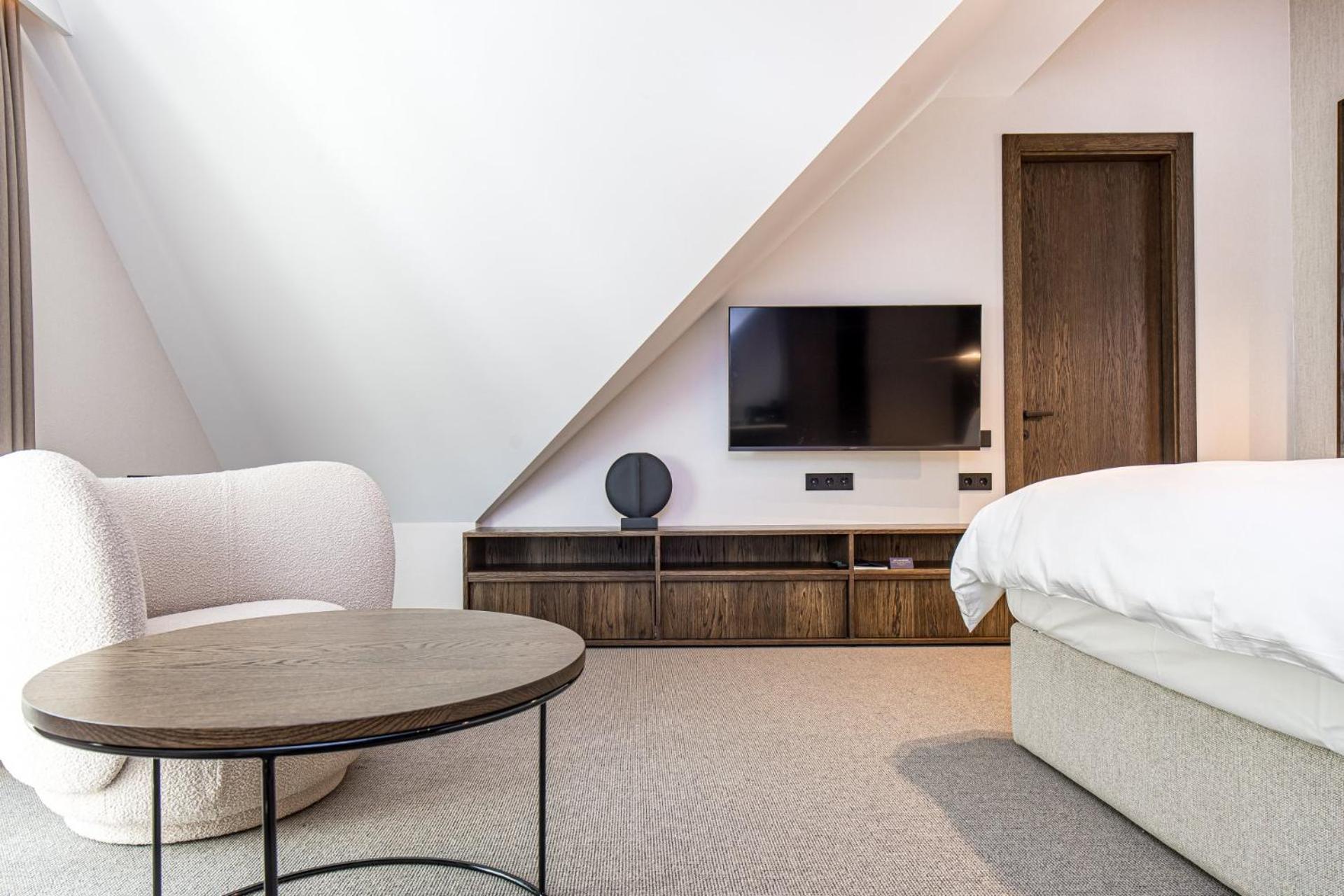Deluxe Suite with Spa Bath, Spa Access - “Vandenis Suites” building photo 3