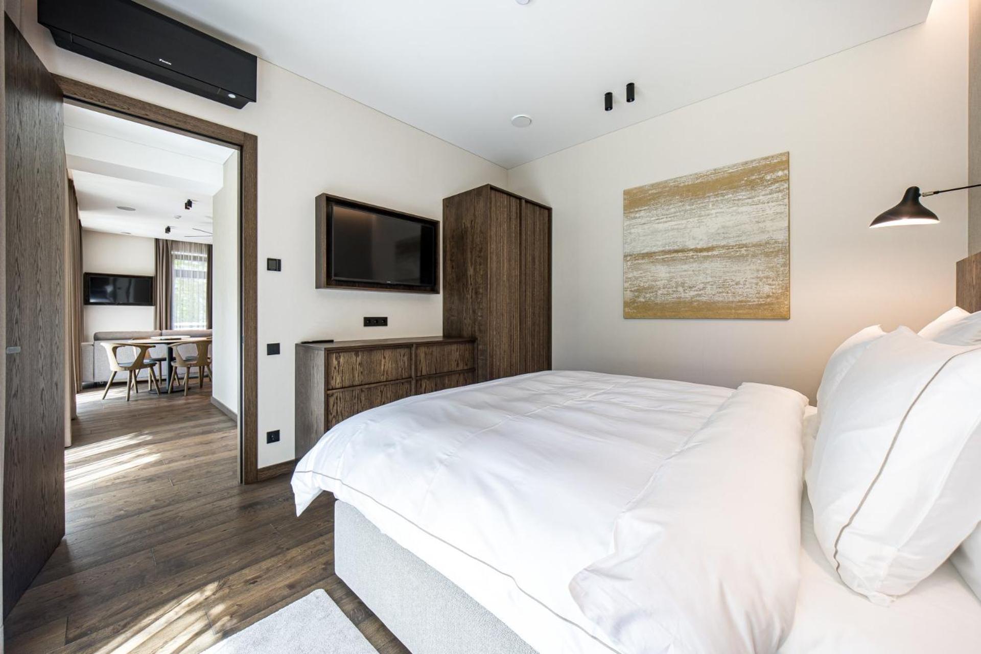 Deluxe Suite with Spa Access - “Vandenis Suites” building - Photo 10