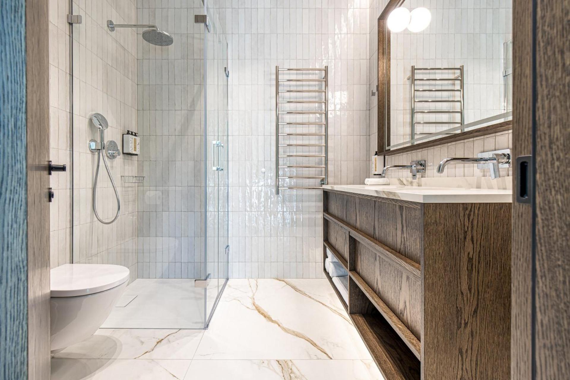 Deluxe Suite with Spa Access - “Vandenis Suites” building - Photo 8