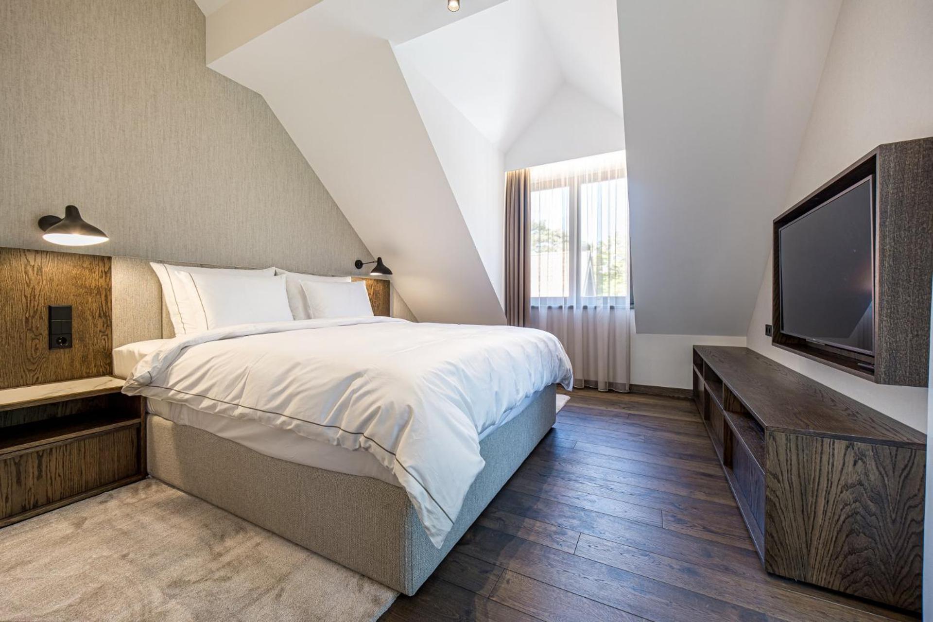 Deluxe Suite with Spa Access - “Vandenis Suites” building - Photo 1