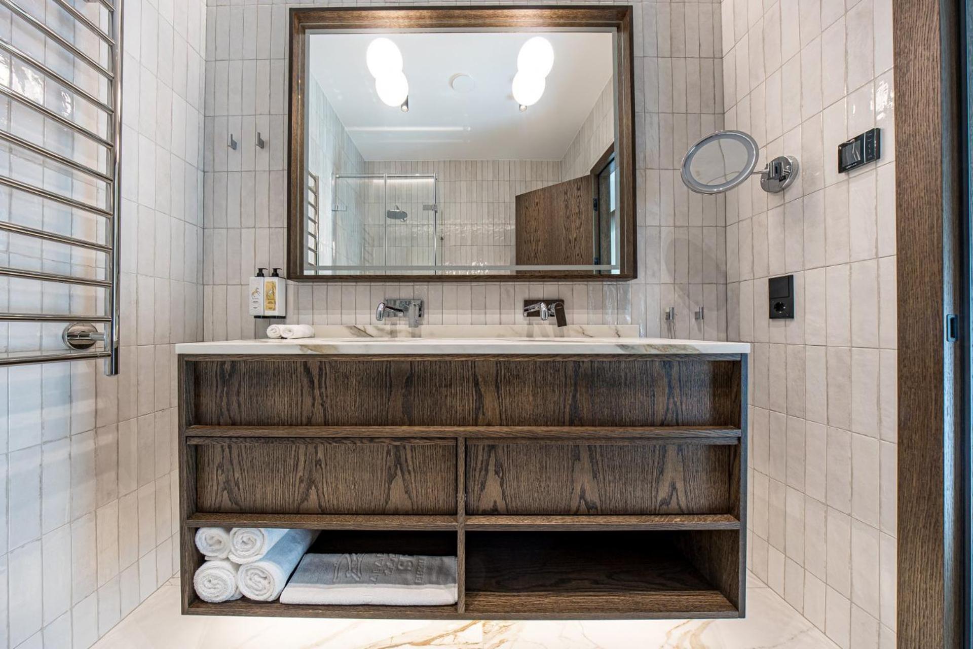 Deluxe Suite with Spa Access - “Vandenis Suites” building - Photo 5