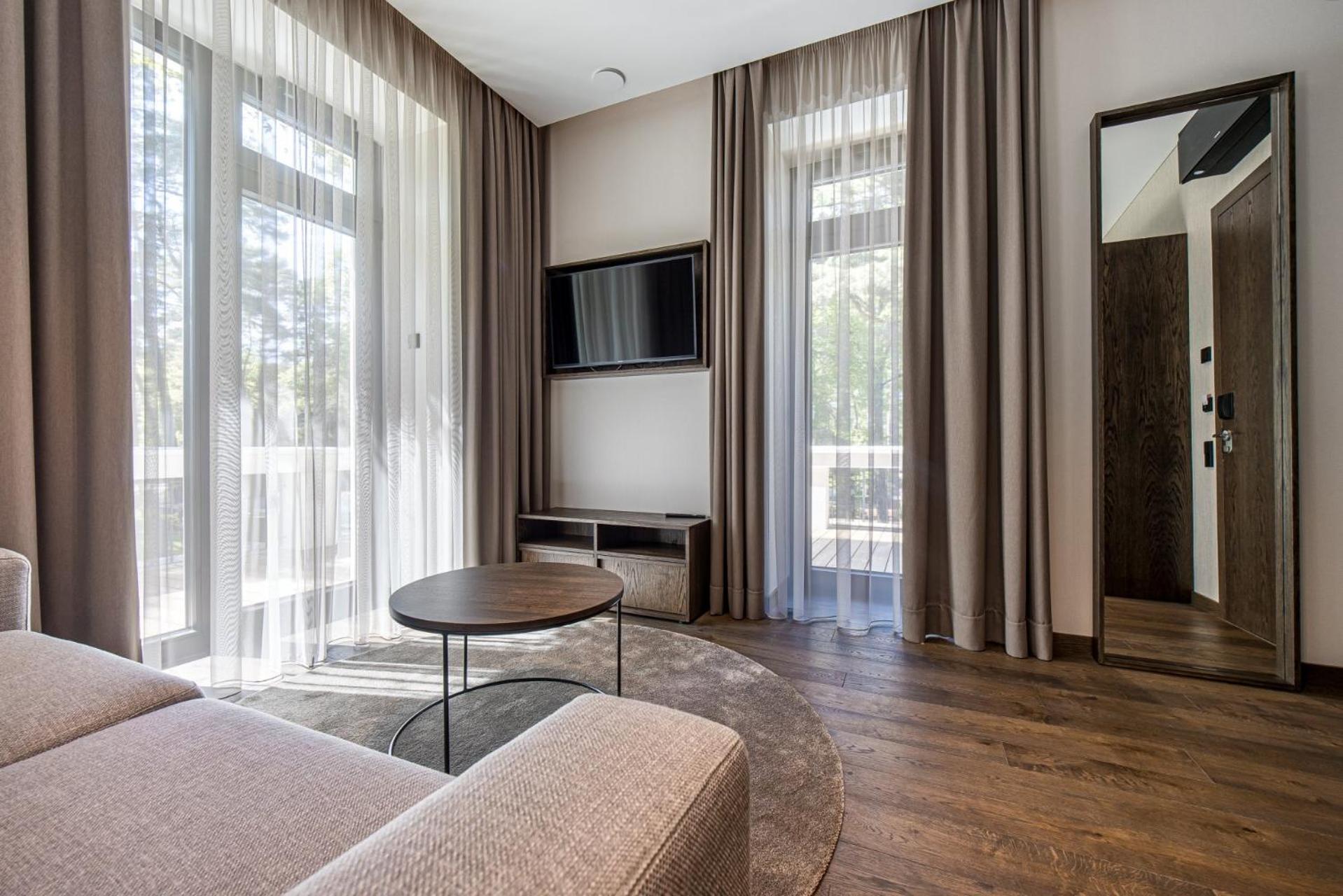 Deluxe Suite with Spa Access - “Vandenis Suites” building - Photo 9