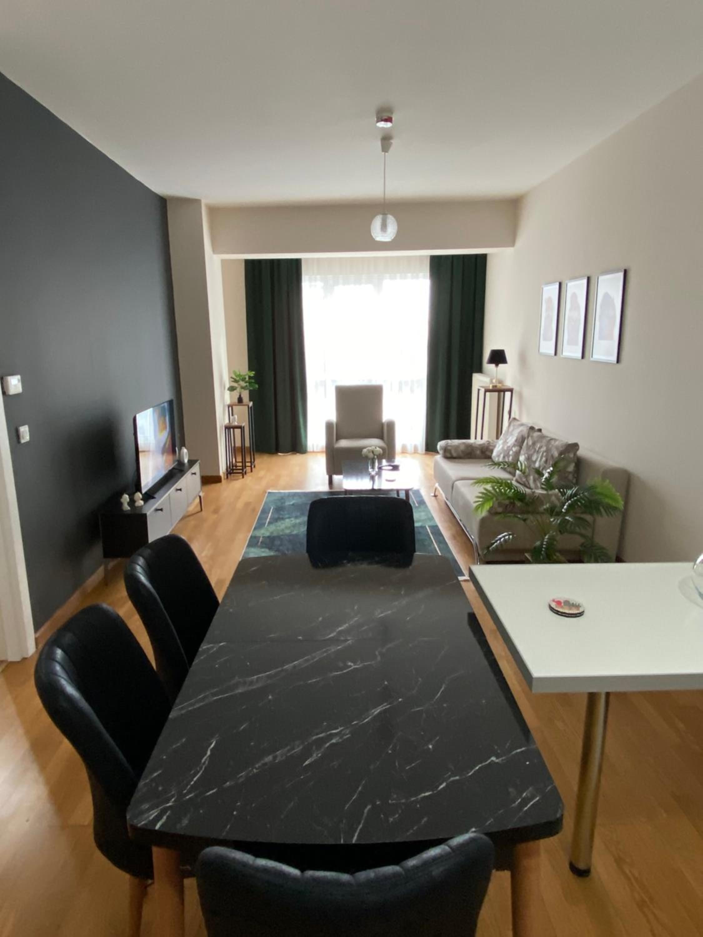 One-Bedroom Apartment photo 2