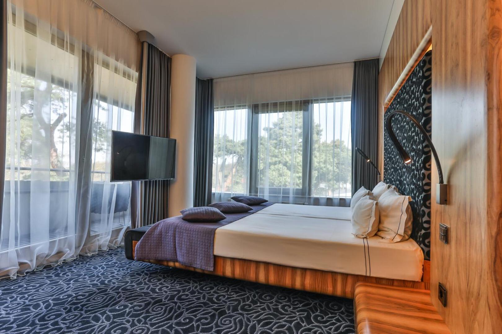 Deluxe Double Room with Spa Access - Building Design - Photo 5