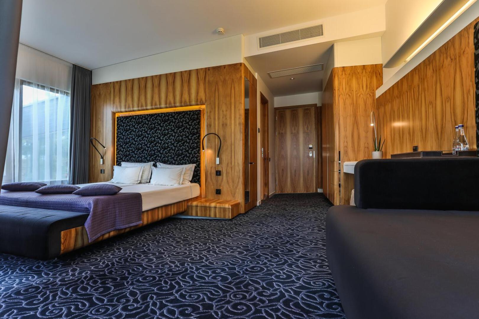 Deluxe Double Room with Spa Access - Building Design - Photo 4