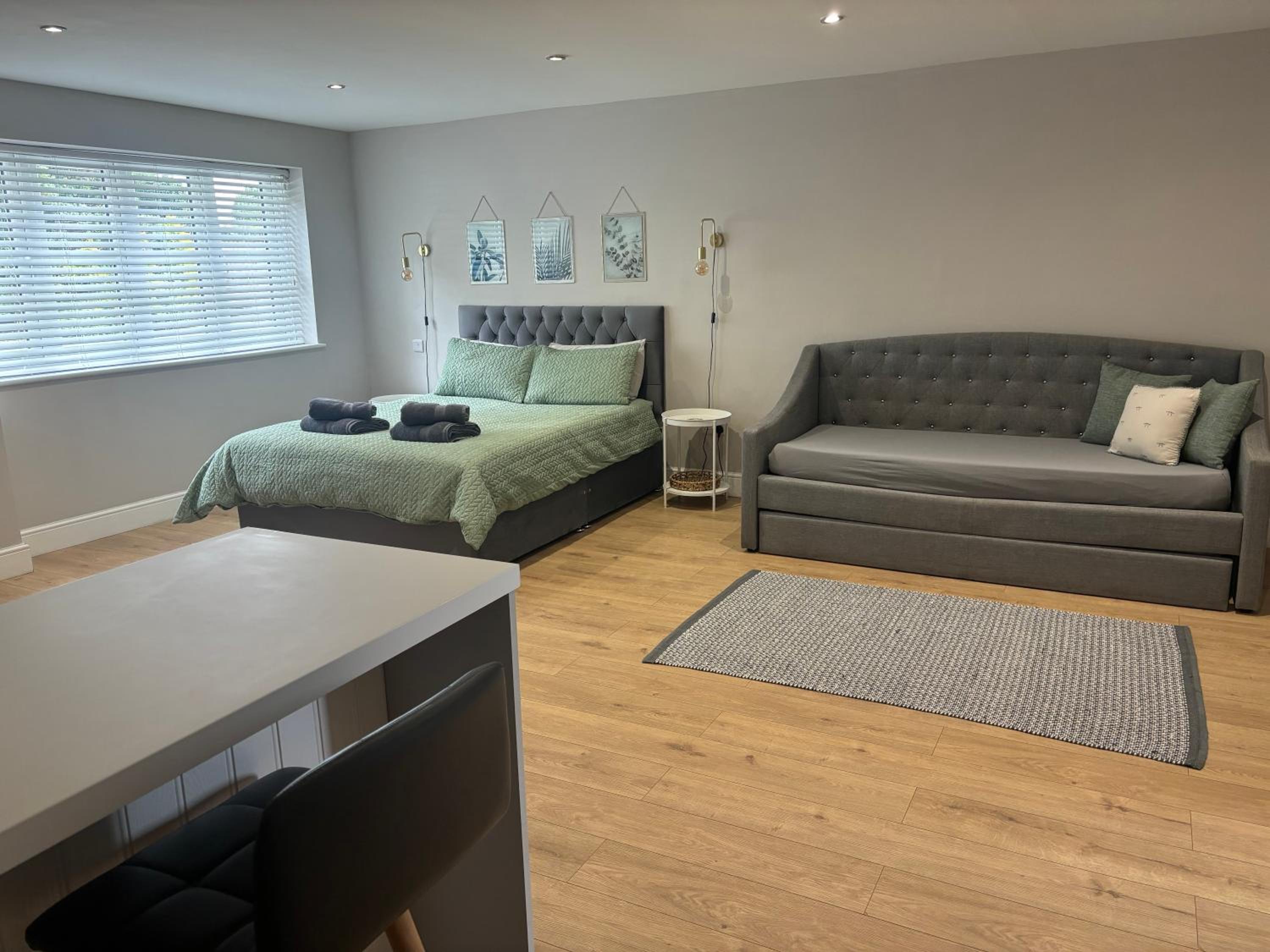 One-Bedroom Apartment