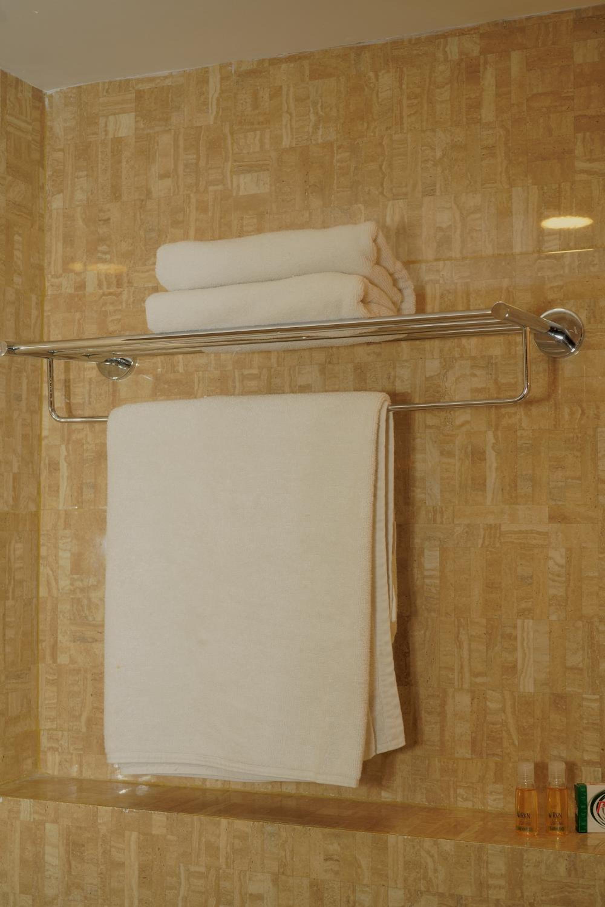 Deluxe Room - Photo 9