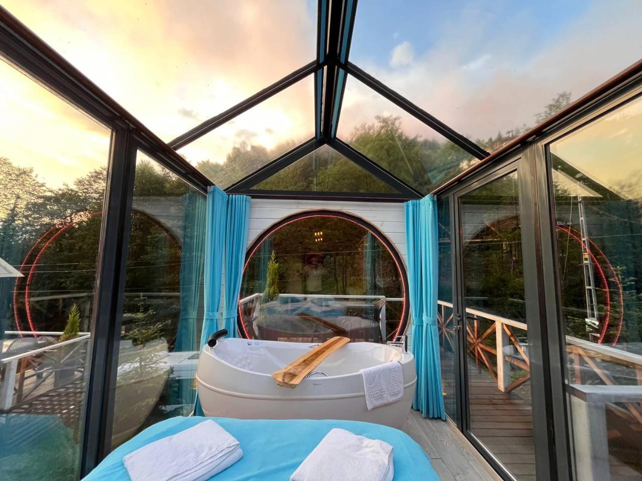 King Room with Balcony photo 2