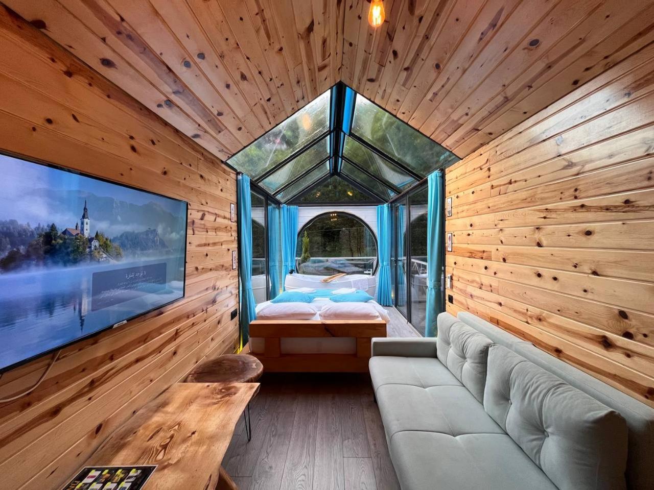 King Room with Balcony photo 1