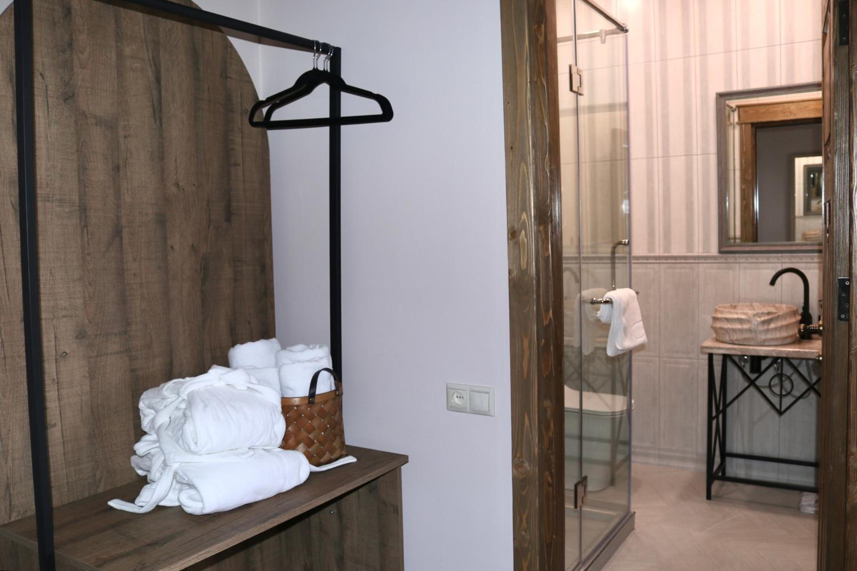 Deluxe Double Room with Balcony photo 2