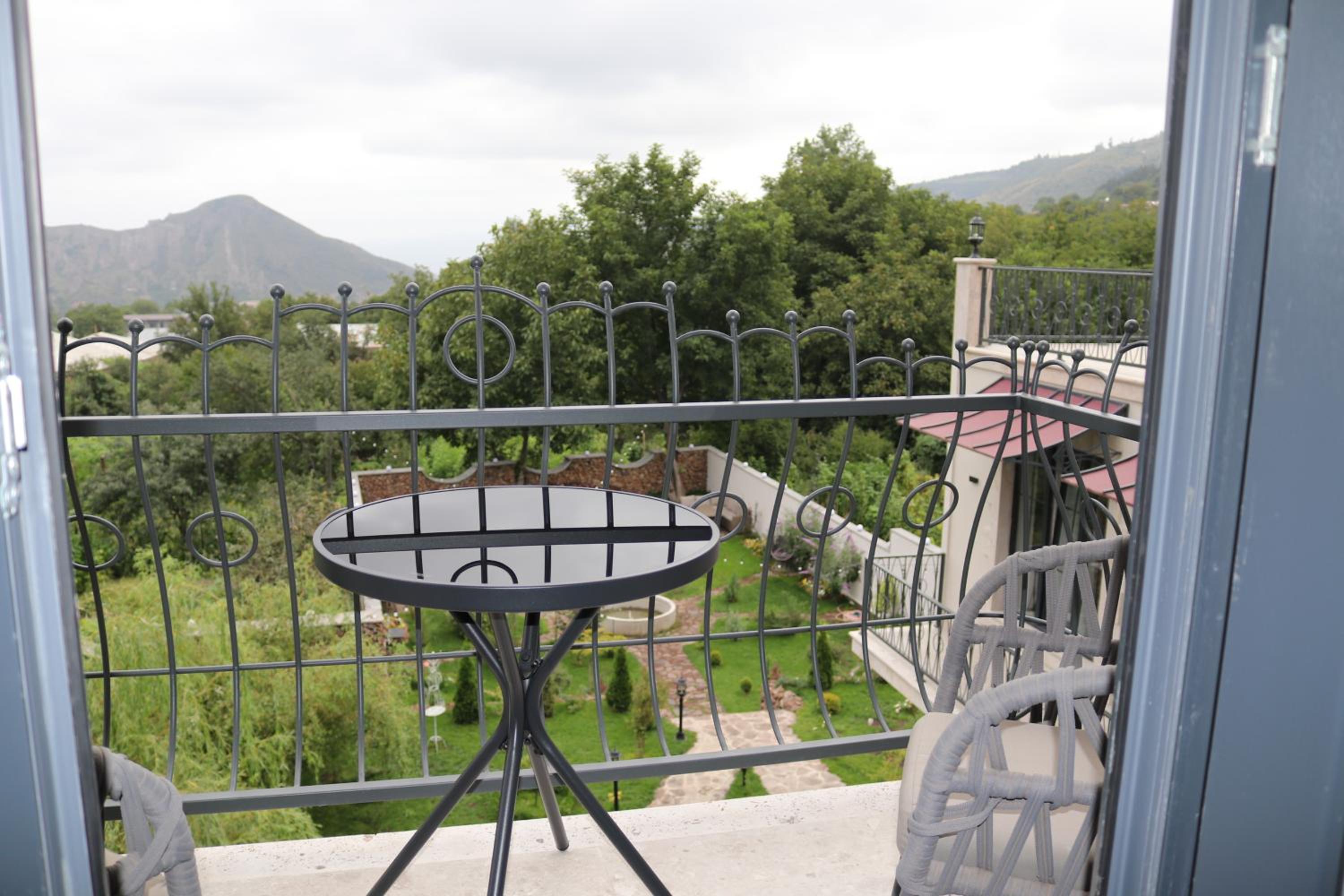 Deluxe Double Room with Balcony photo 3