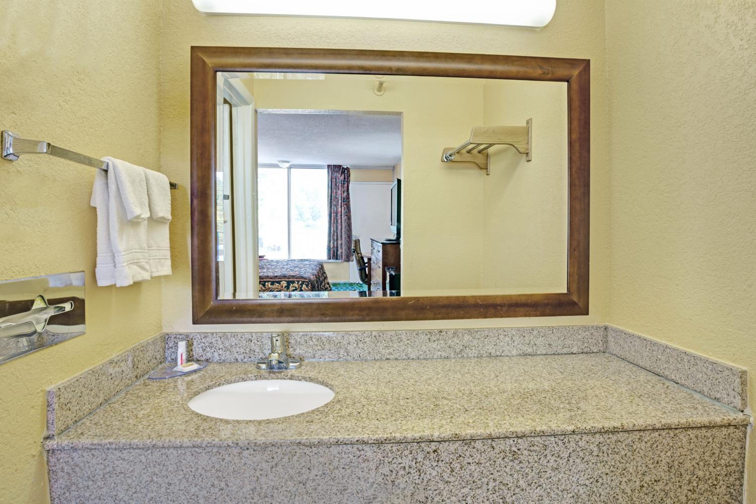 Double Room - Disability Access/Non-Smoking photo 3