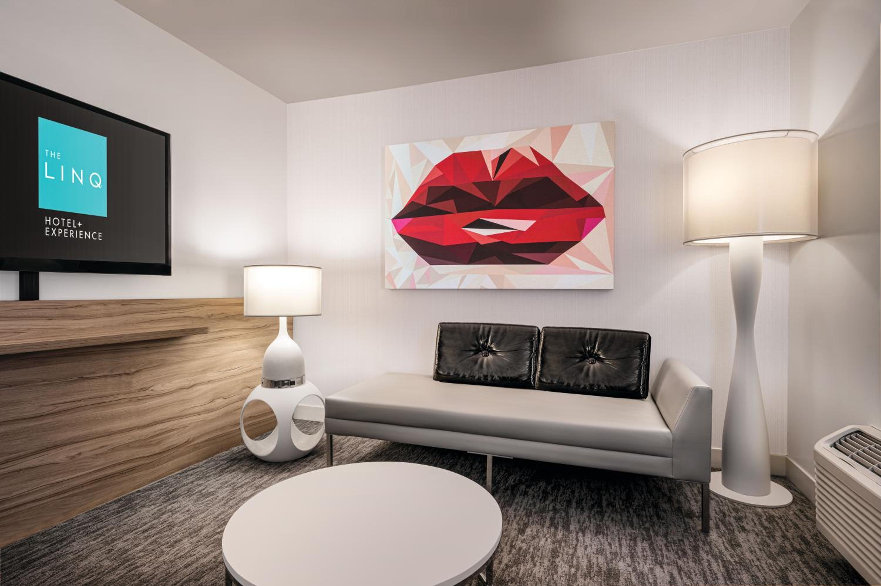 Executive King Suite, Non-Smoking	 - Photo 3