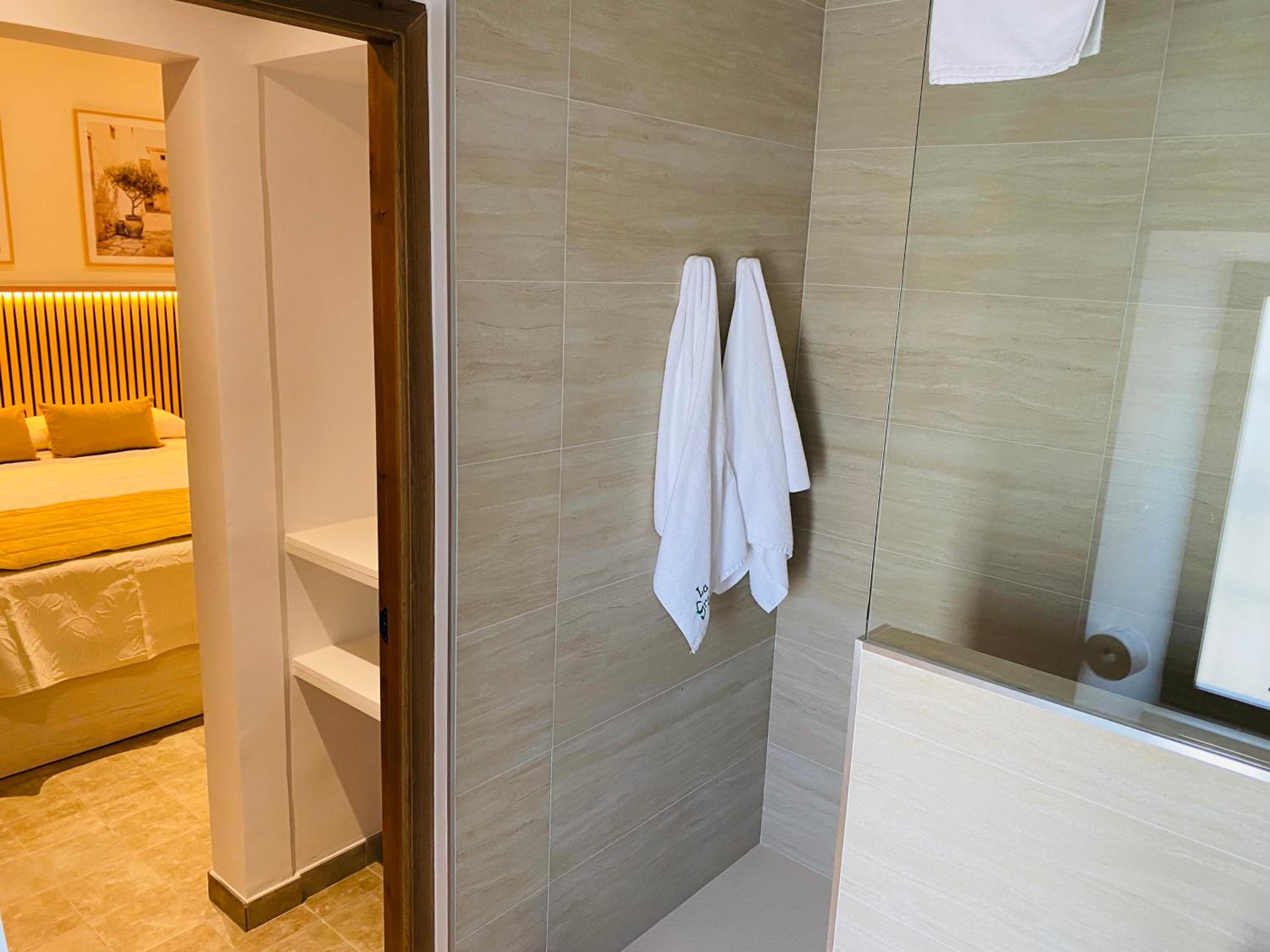 Double or Twin Room - Photo 31