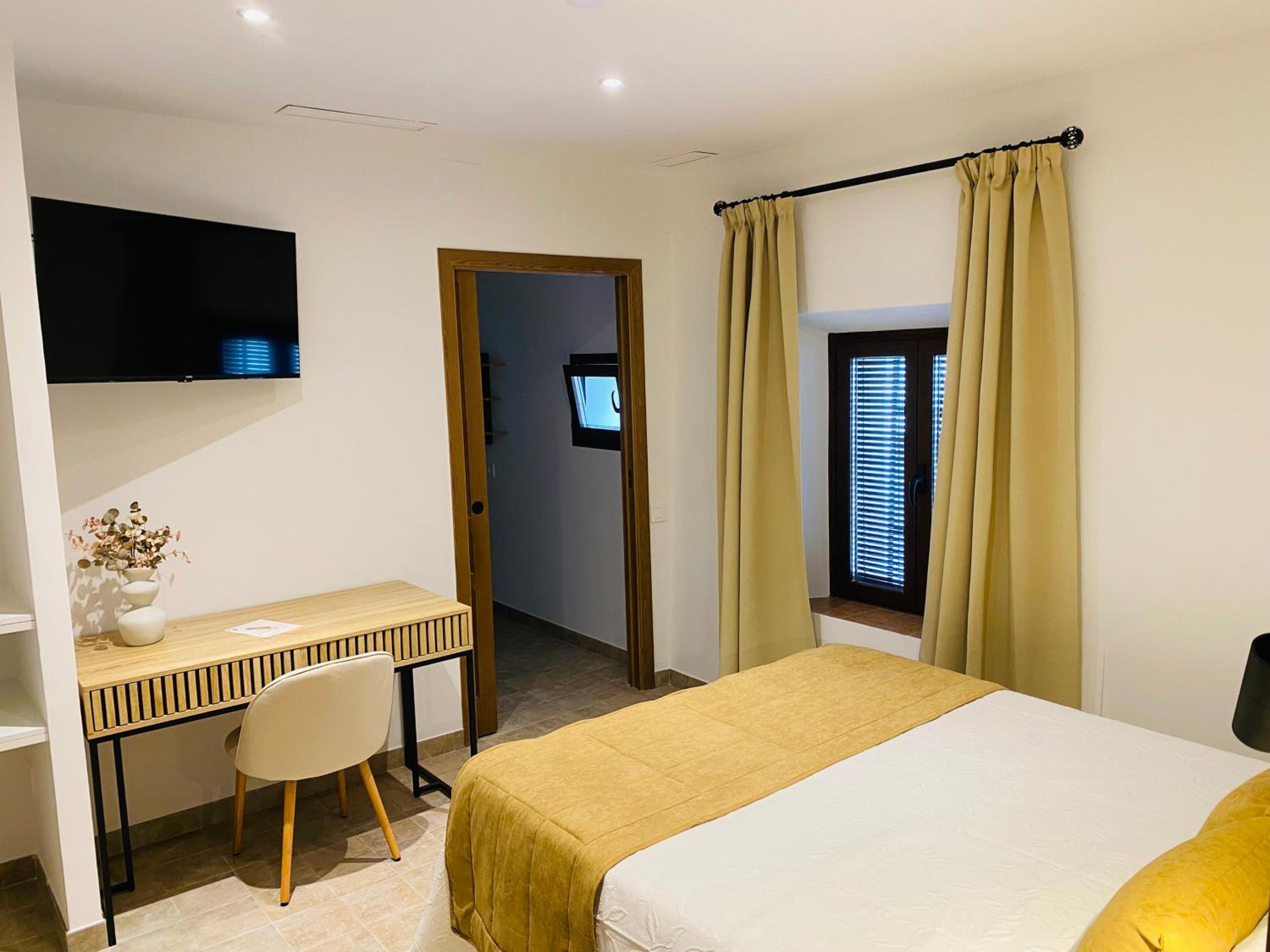 Double or Twin Room - Photo 8
