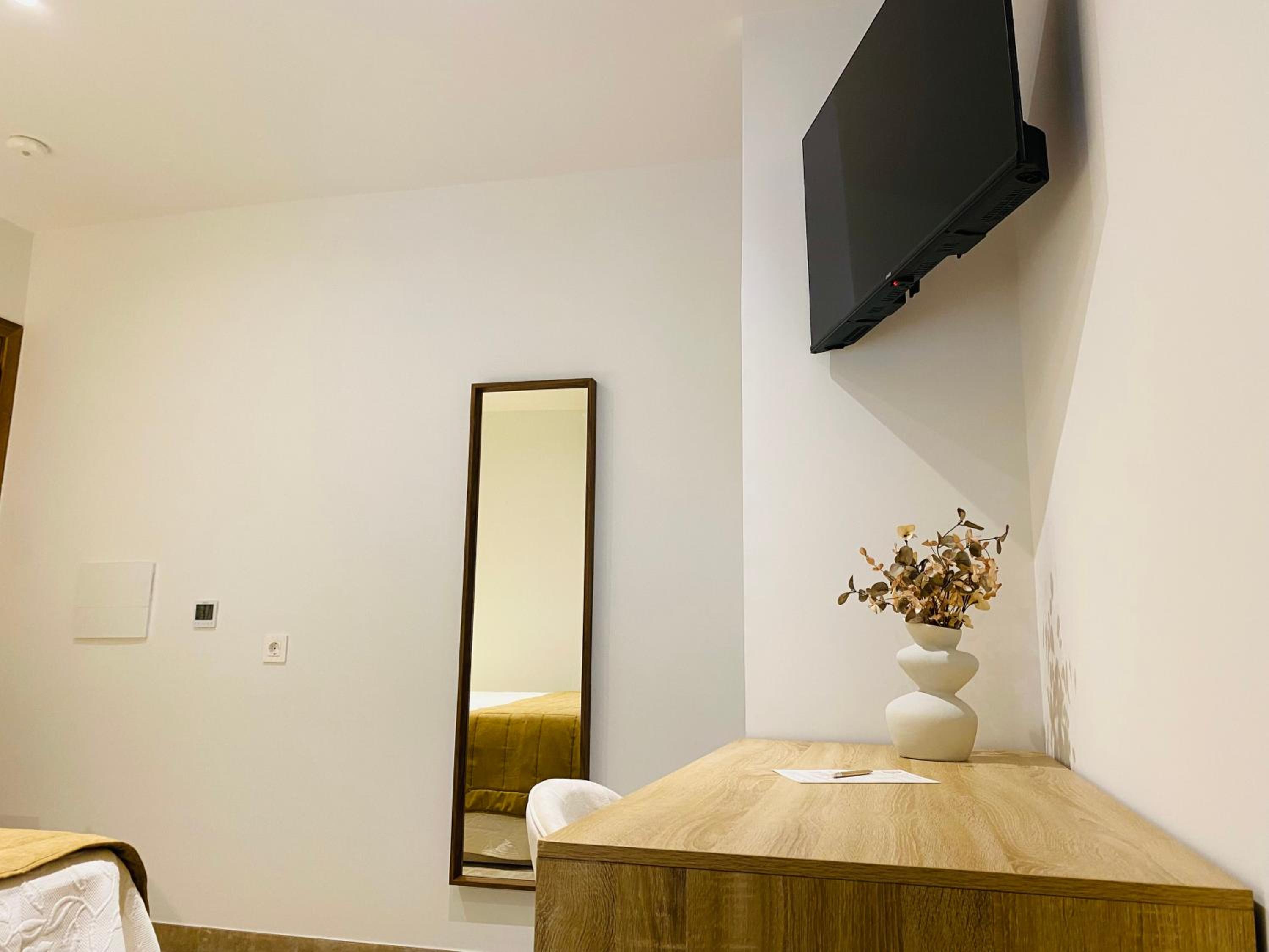 Double or Twin Room - Photo 13