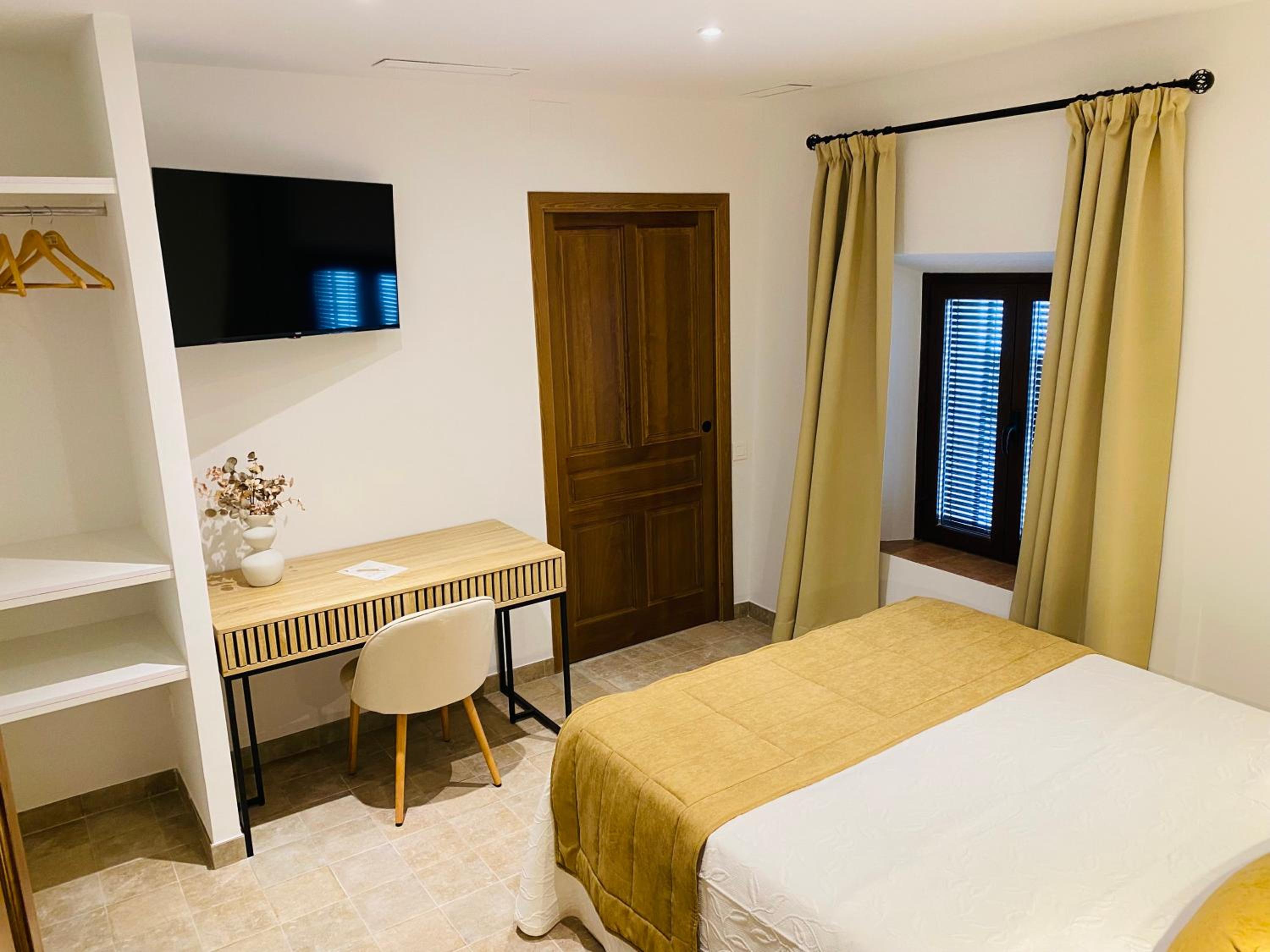 Double or Twin Room - Photo 26