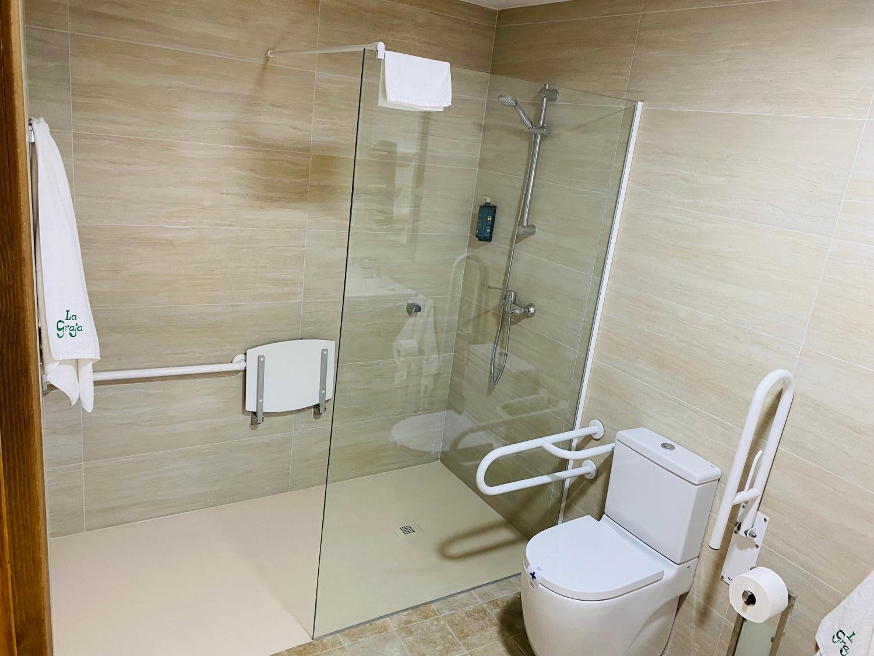 Double or Twin Room - Photo 9