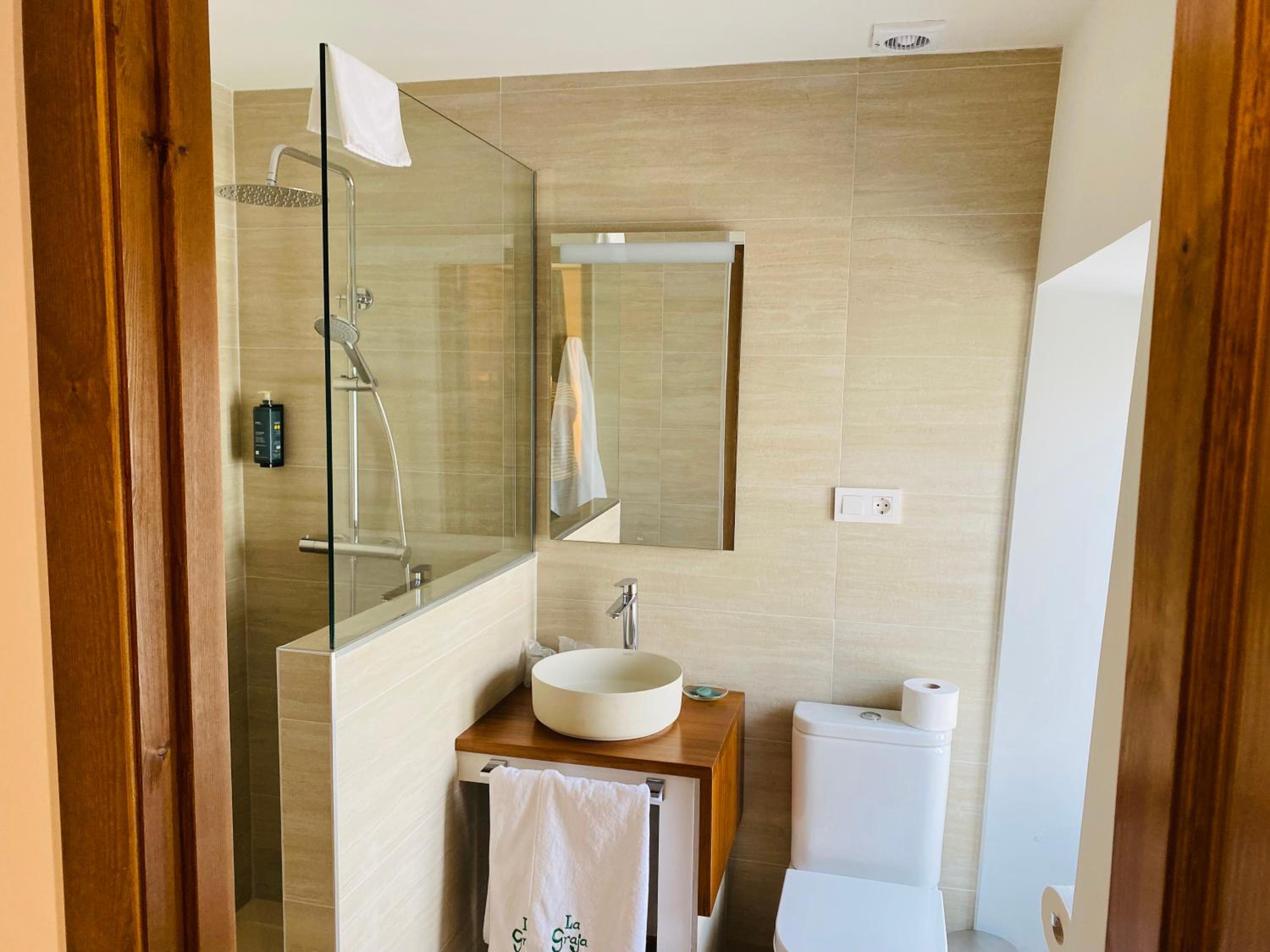 Double or Twin Room - Photo 16