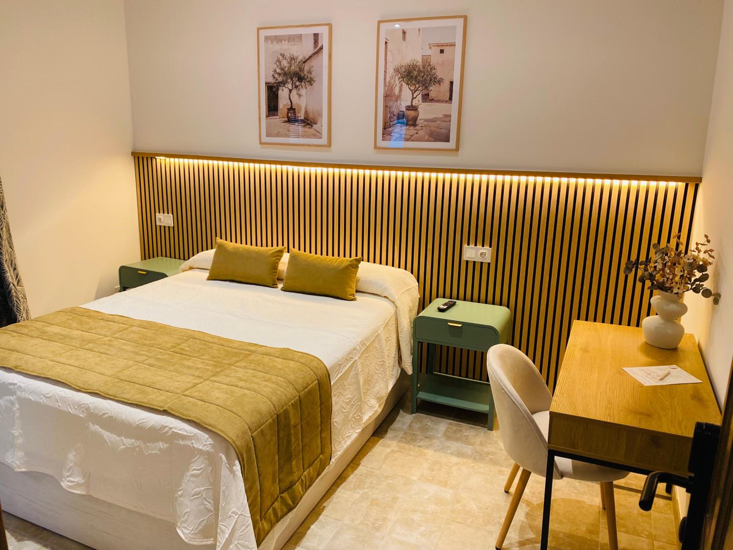 Double or Twin Room - Photo 15