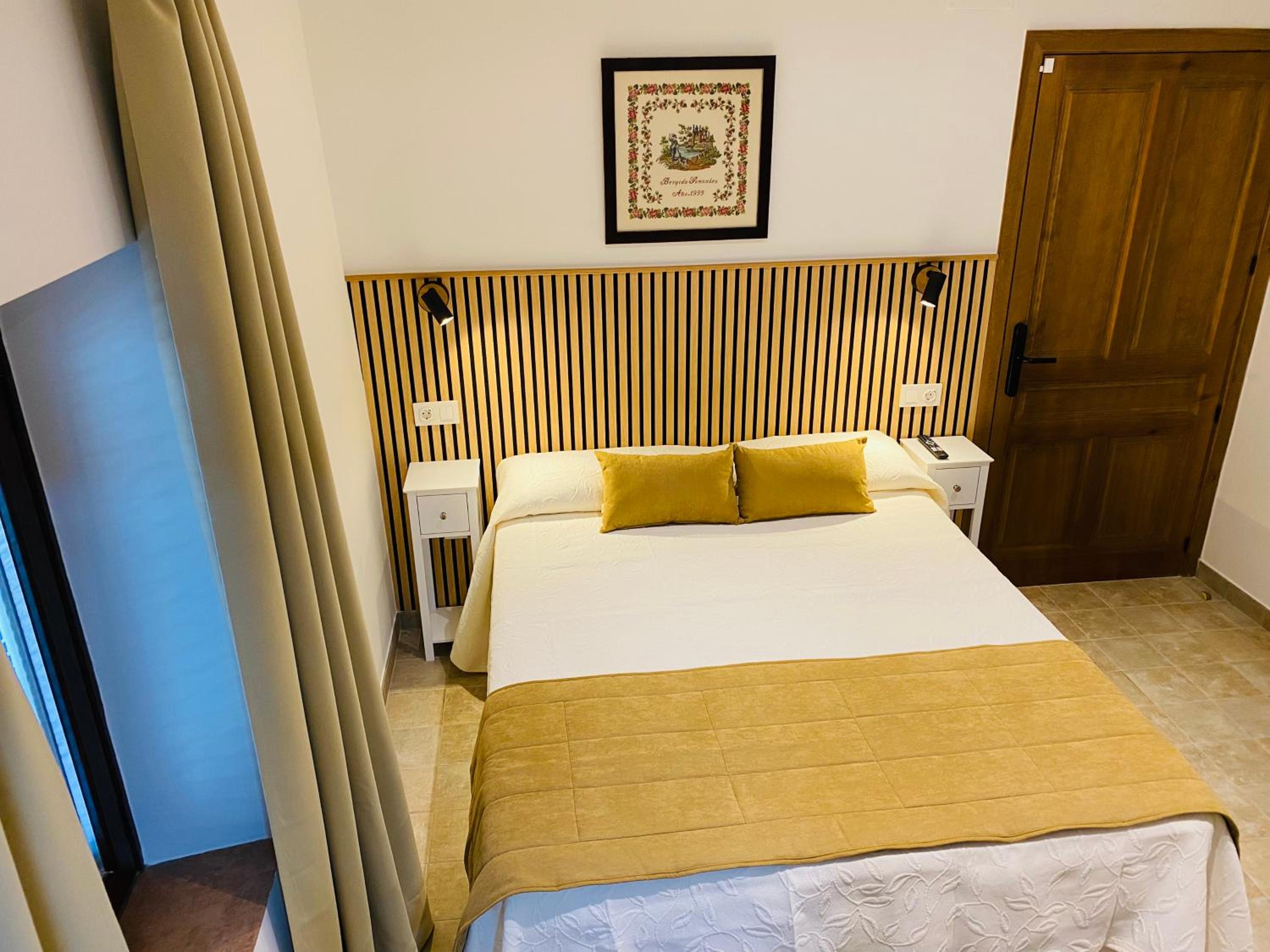 Double or Twin Room - Photo 11