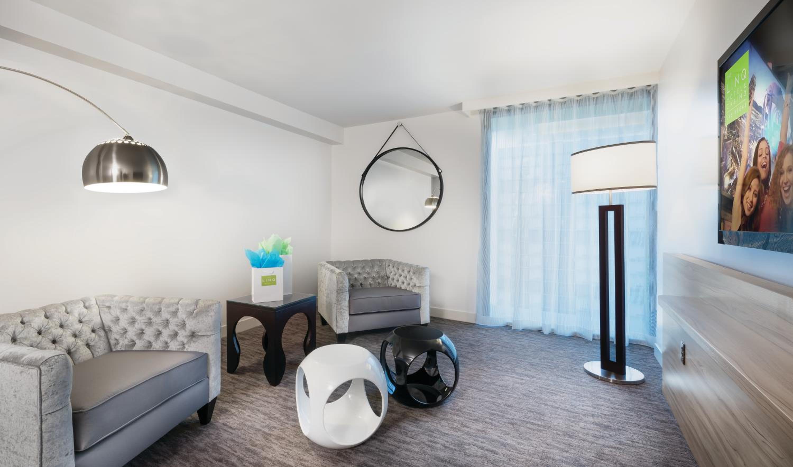 Executive King Suite, Non-Smoking	 - Photo 1
