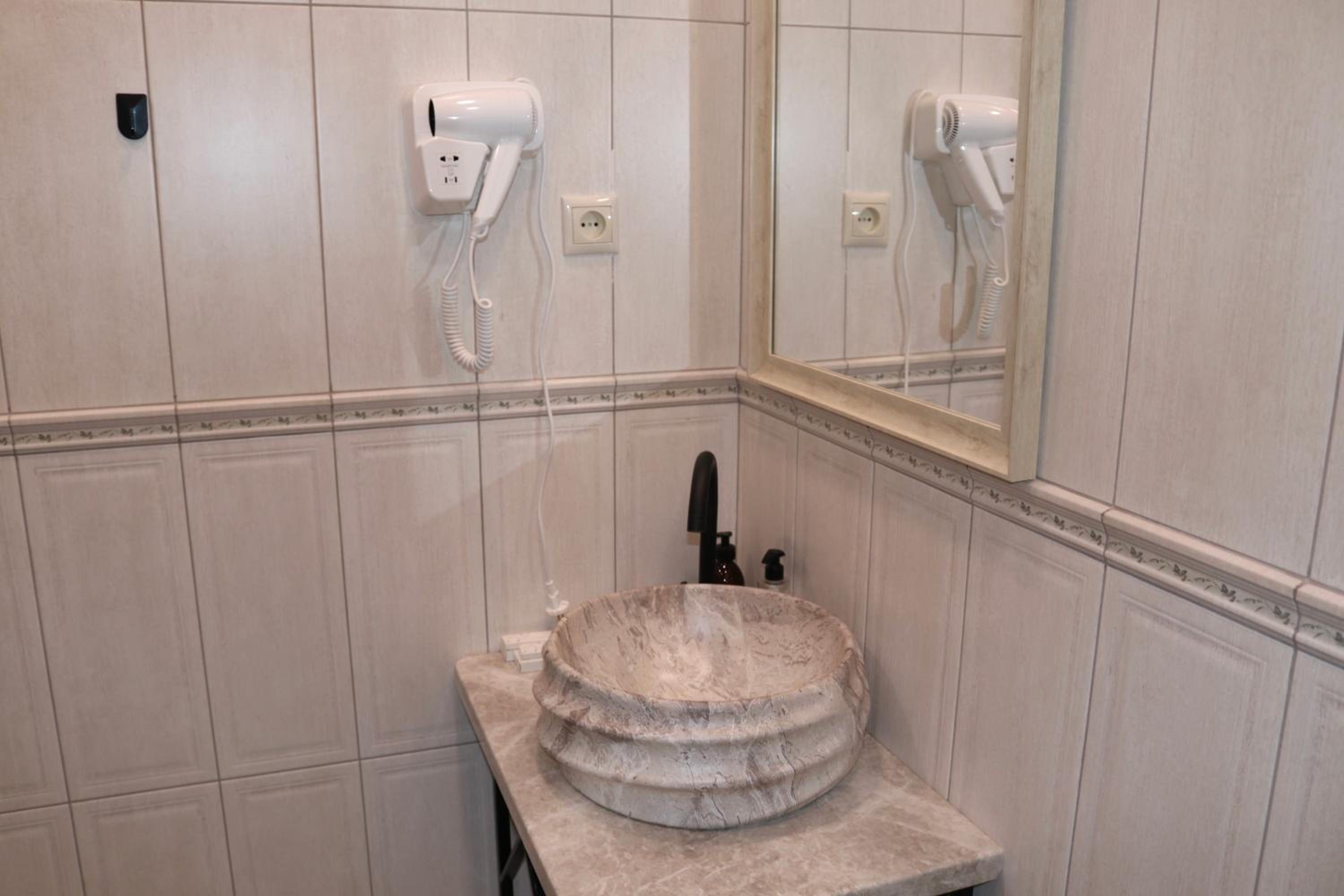 Deluxe Double Room with Balcony photo 2