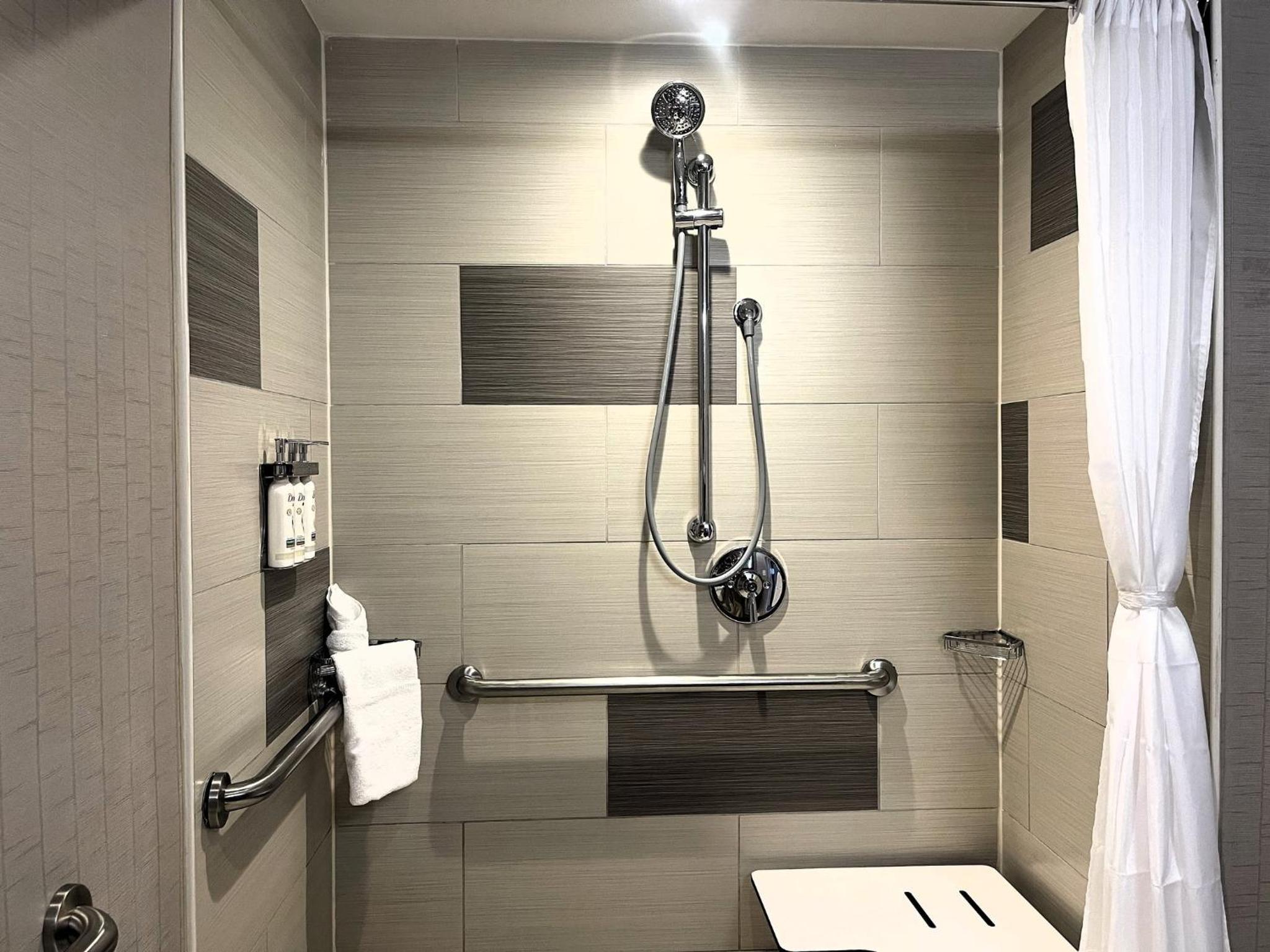King Room - Hearing Accessible - Roll-in Shower thumbnail 5
