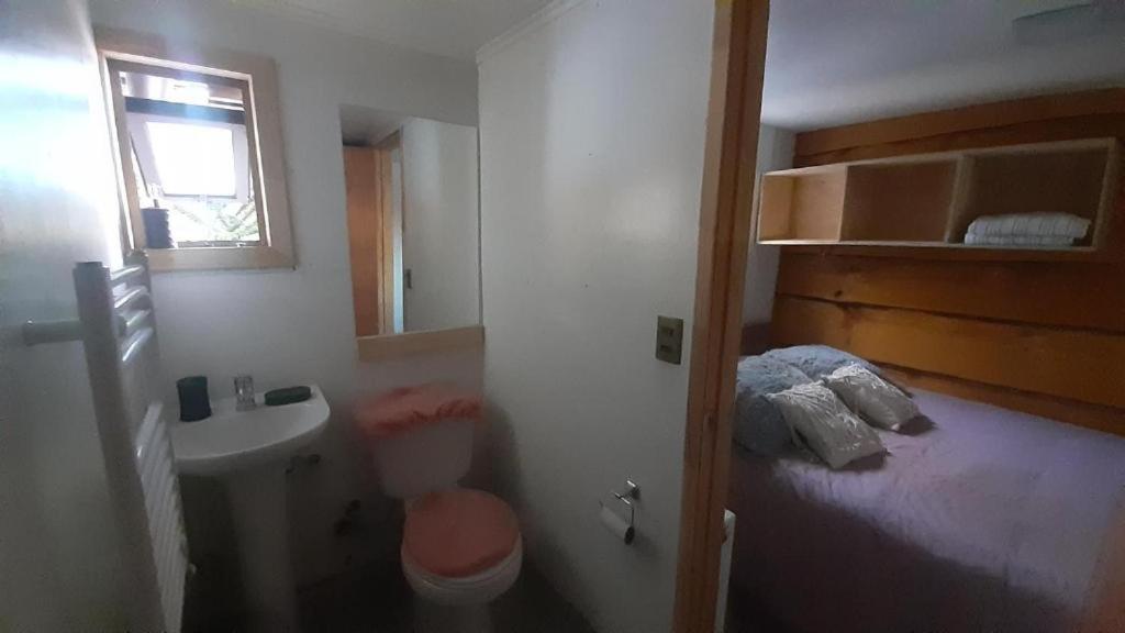 Double Room With Private Bathroom photo 1