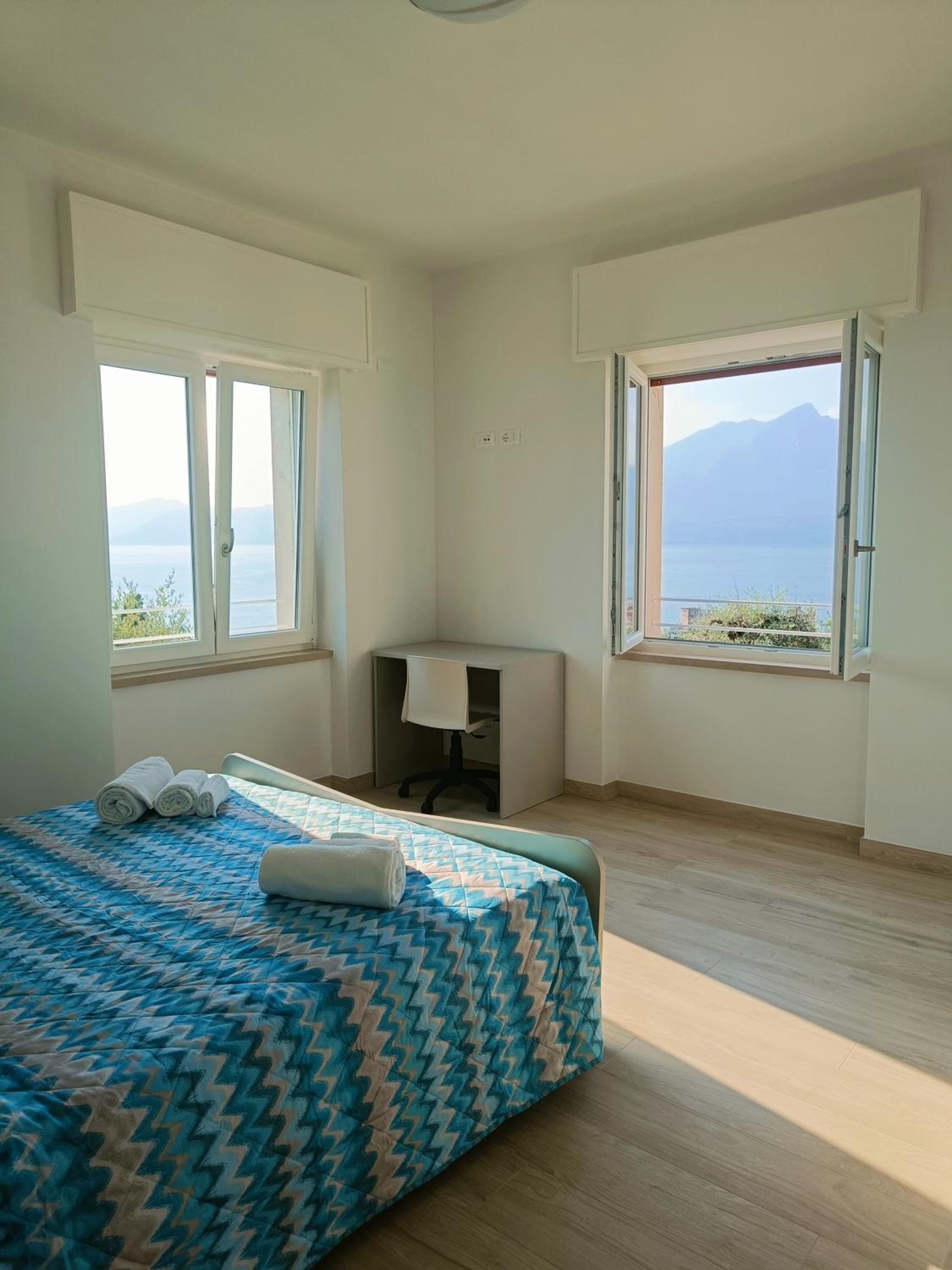 Three-Bedroom Apartment with Lake View