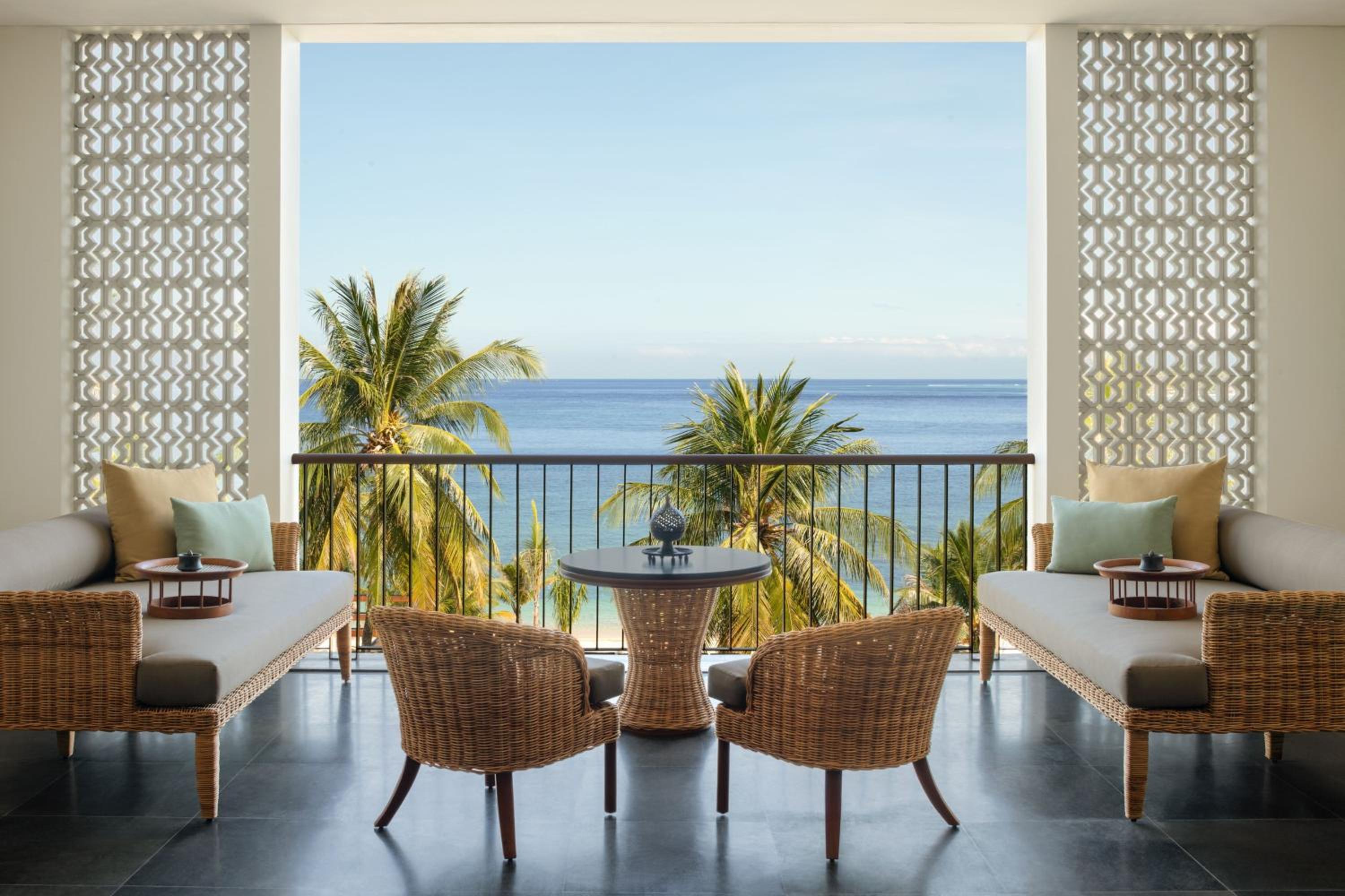 Deluxe King Suite with Balcony and Ocean View - High Floor - Photo 4