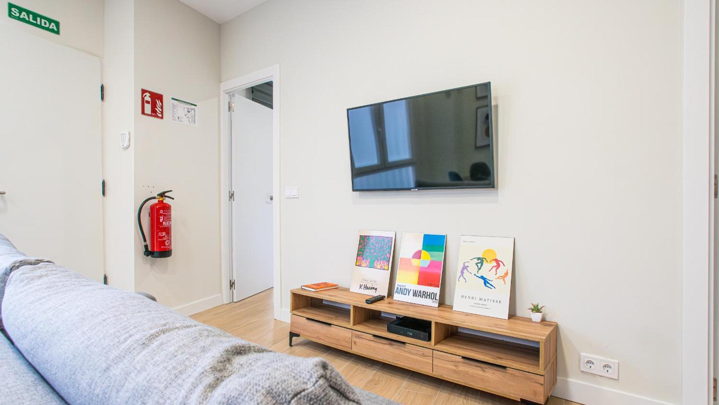 One-Bedroom Apartment photo 2