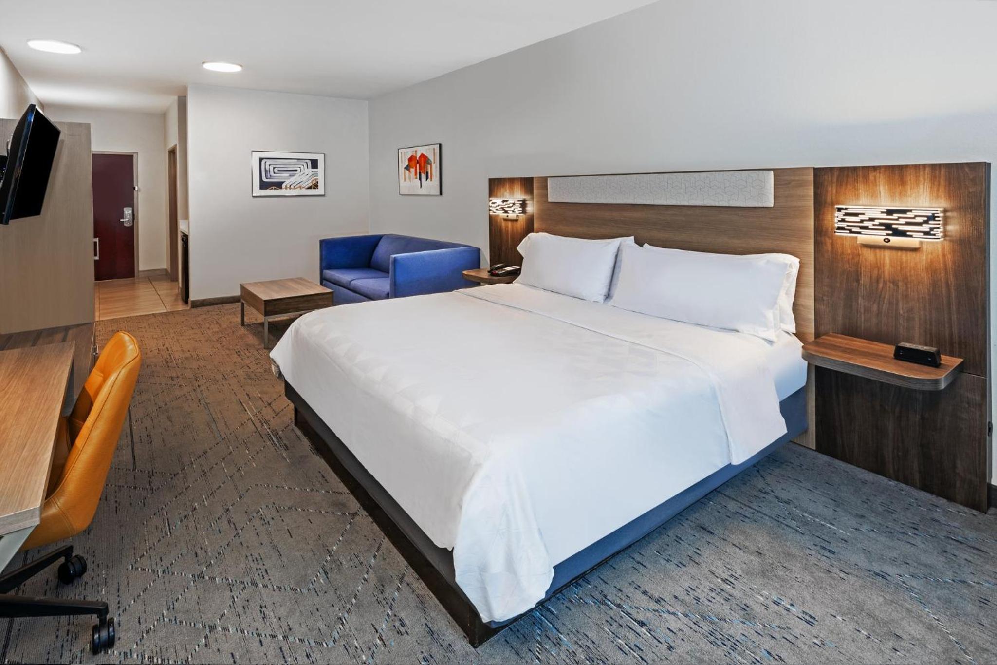 King Suite with Sofa Bed - Photo 2