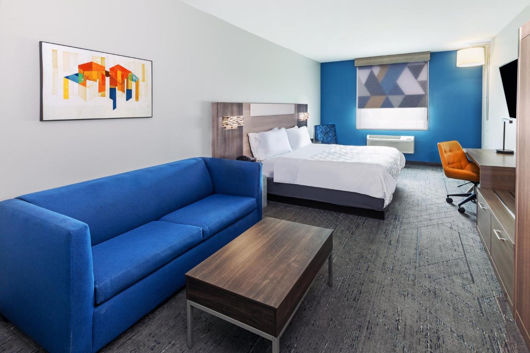 King Suite with Sofa Bed - Photo 4