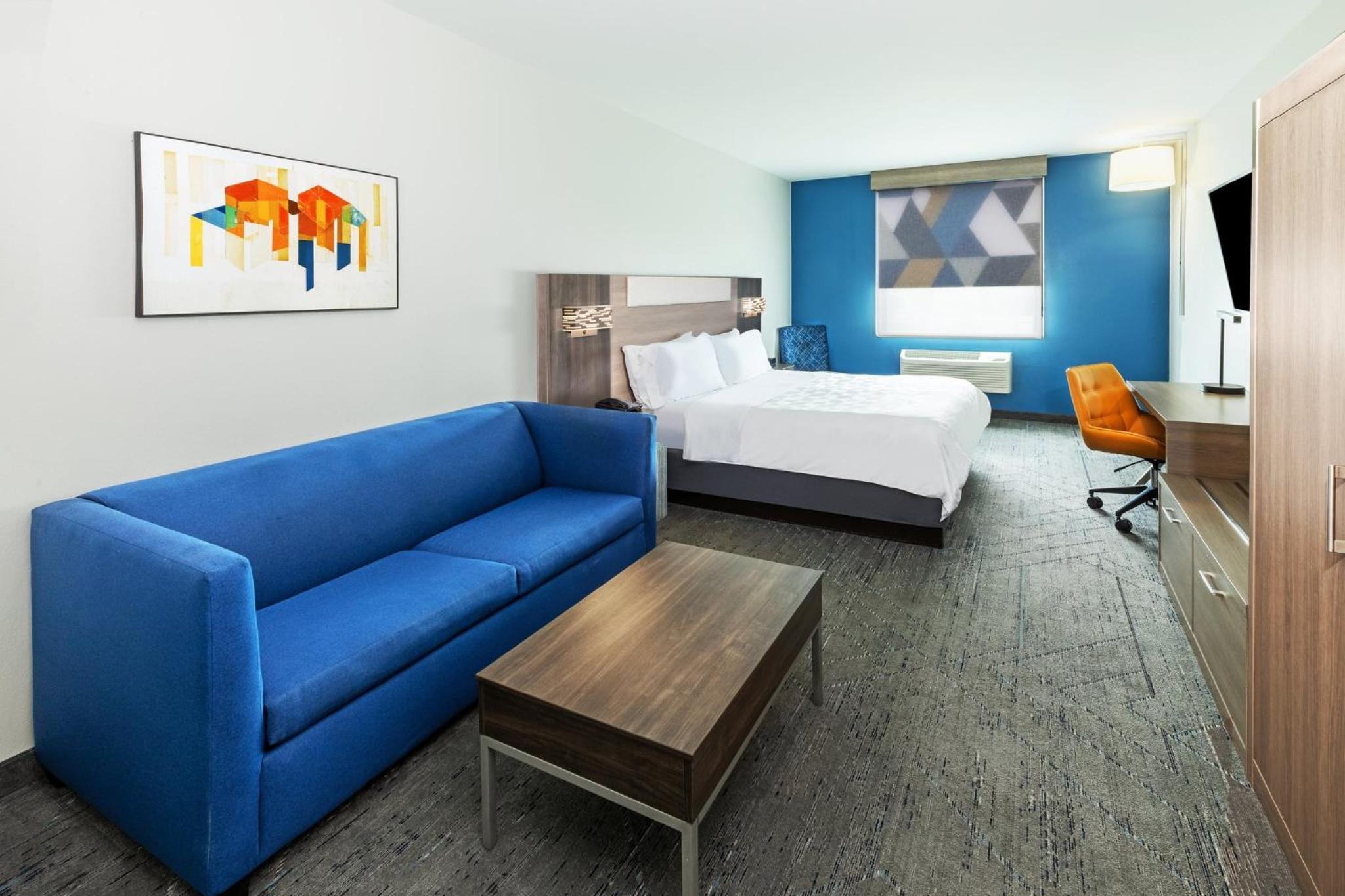 King Suite with Sofa Bed - Photo 3