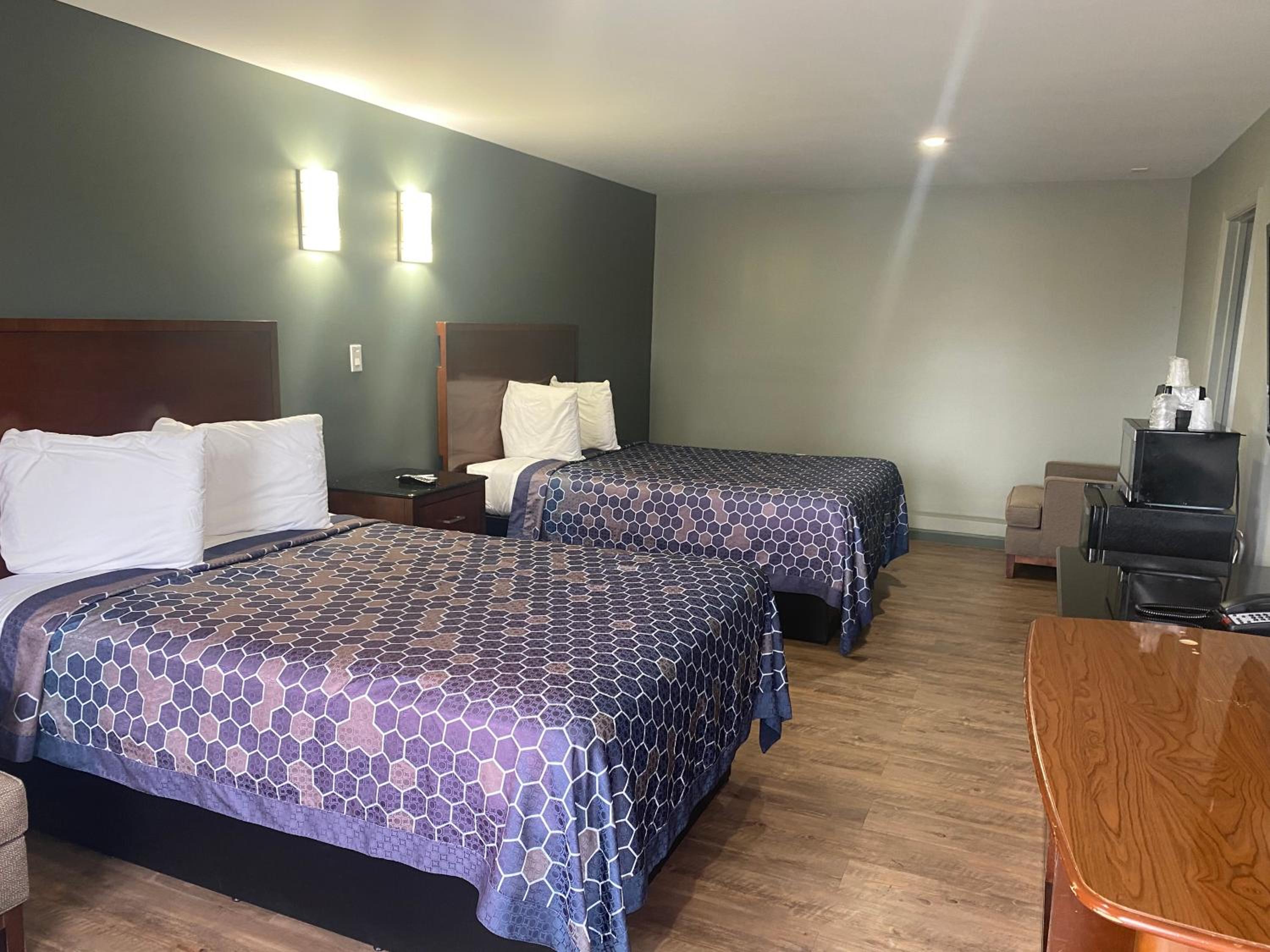 Deluxe Room (2 Adults + 1 Child) photo 1