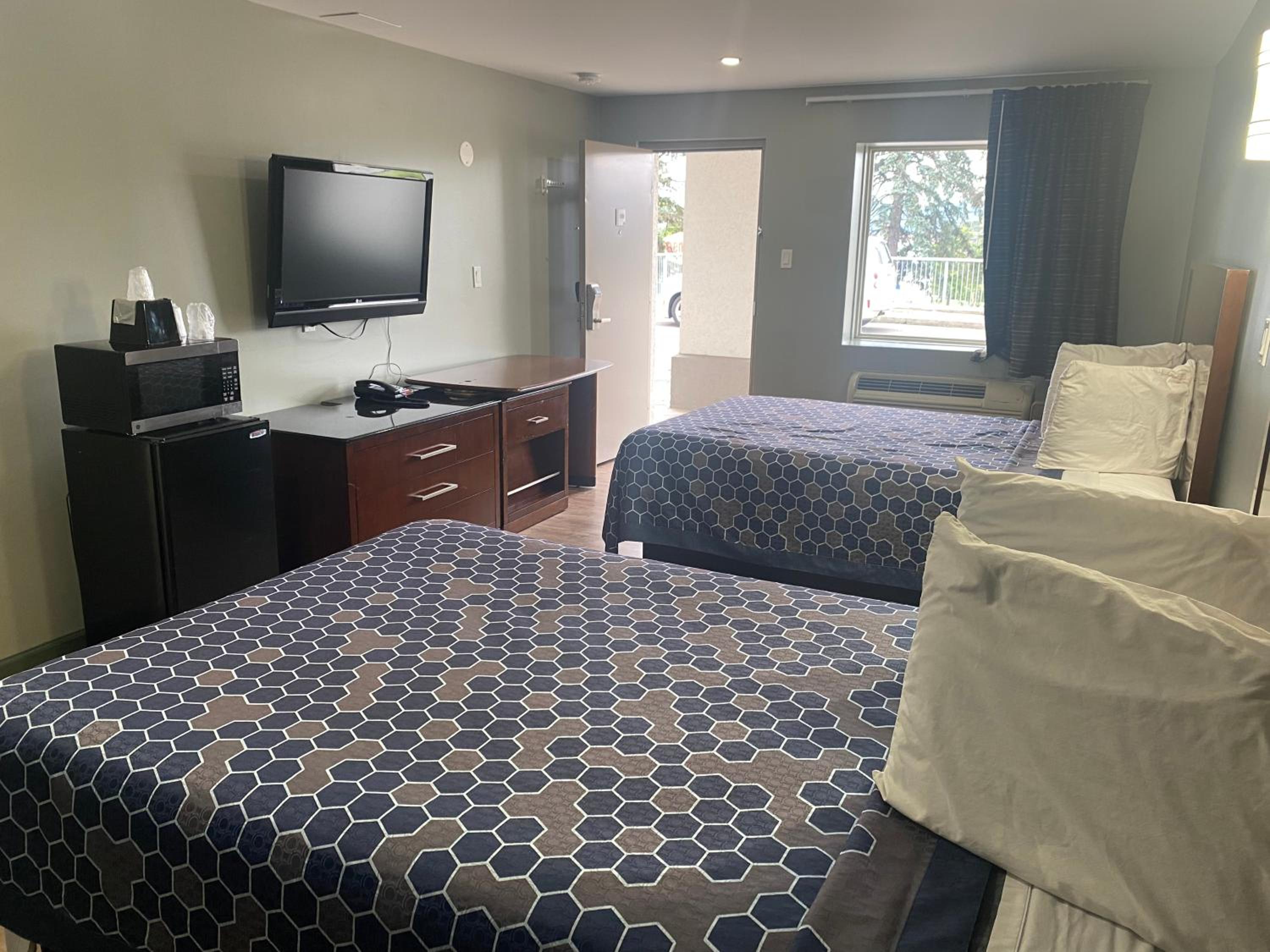 Deluxe Room (2 Adults + 1 Child) photo 2
