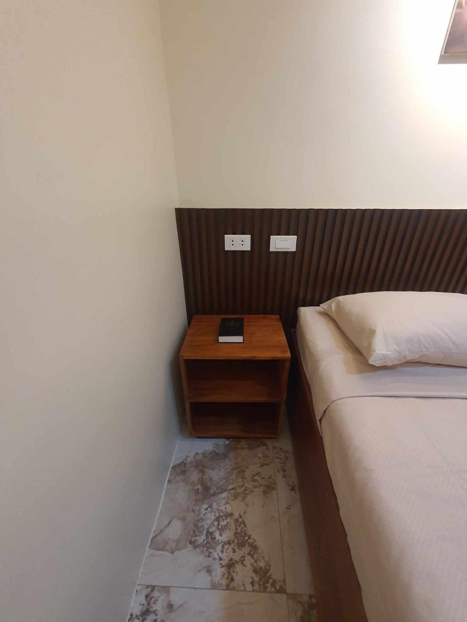 Twin Room with Private Bathroom photo 2
