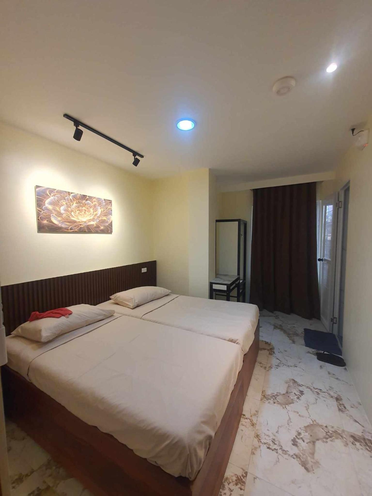 Twin Room with Private Bathroom photo 1
