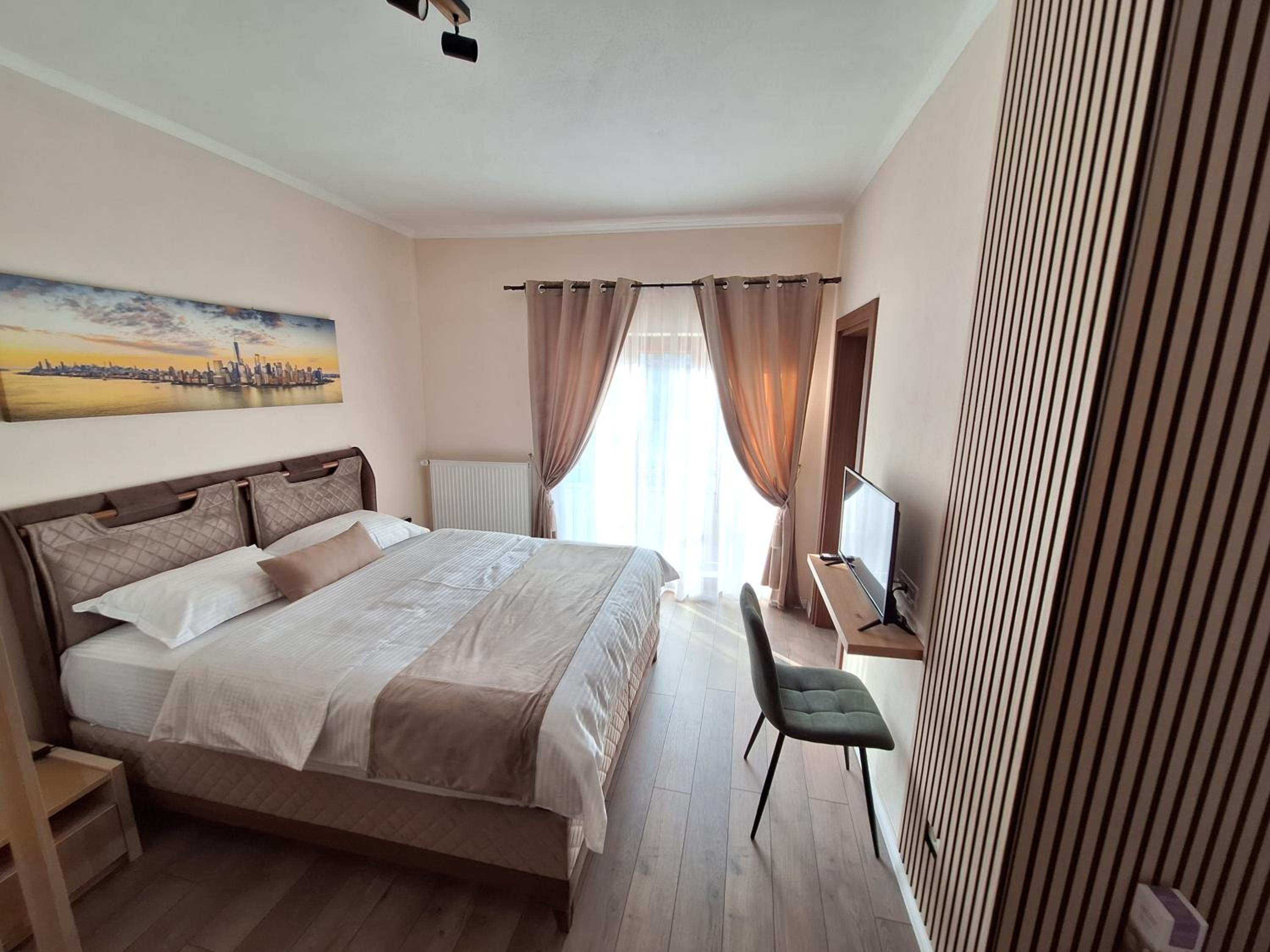 Deluxe Double Room with Extra Bed photo 3