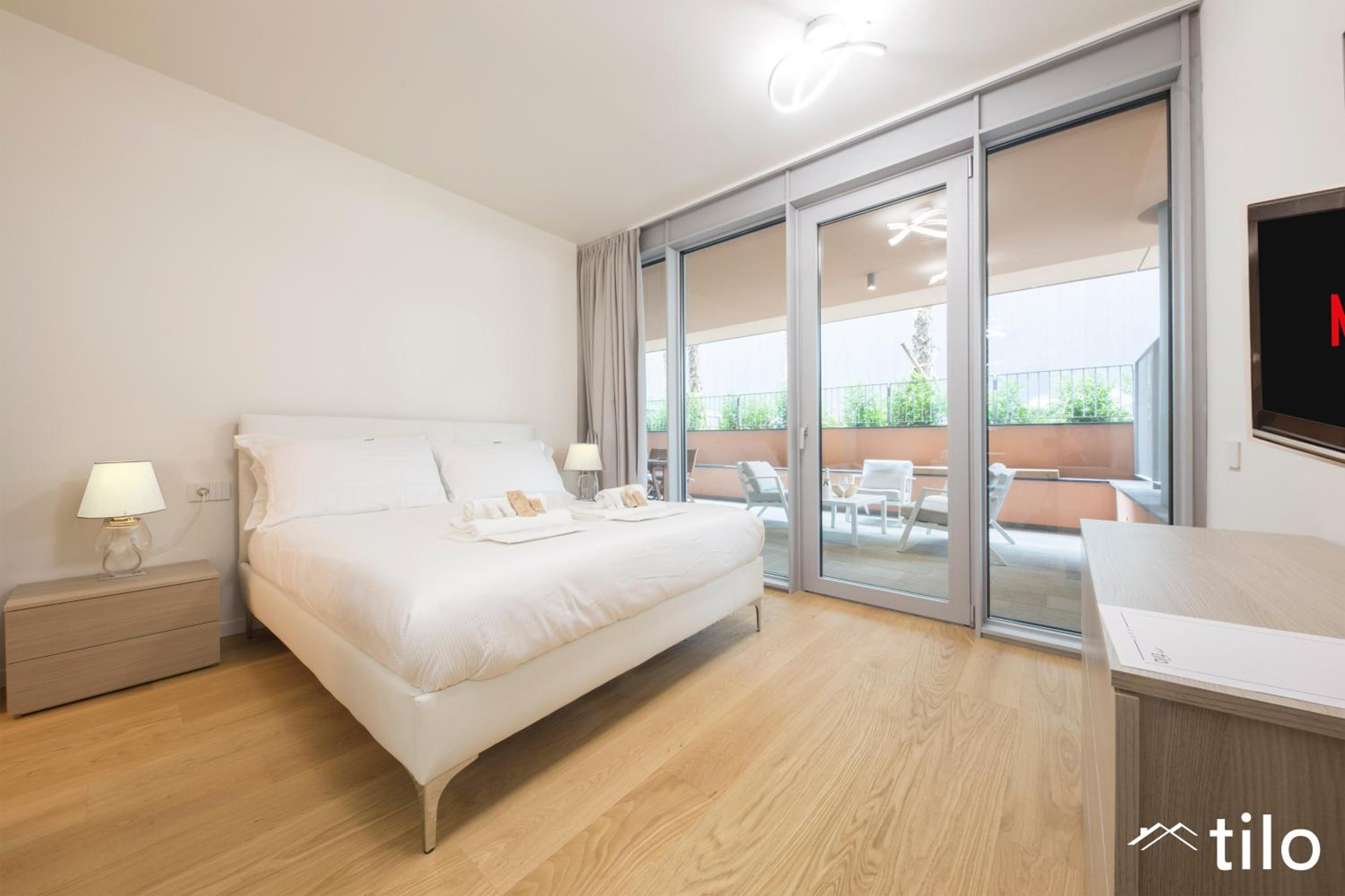 Deluxe One-Bedroom Apartment