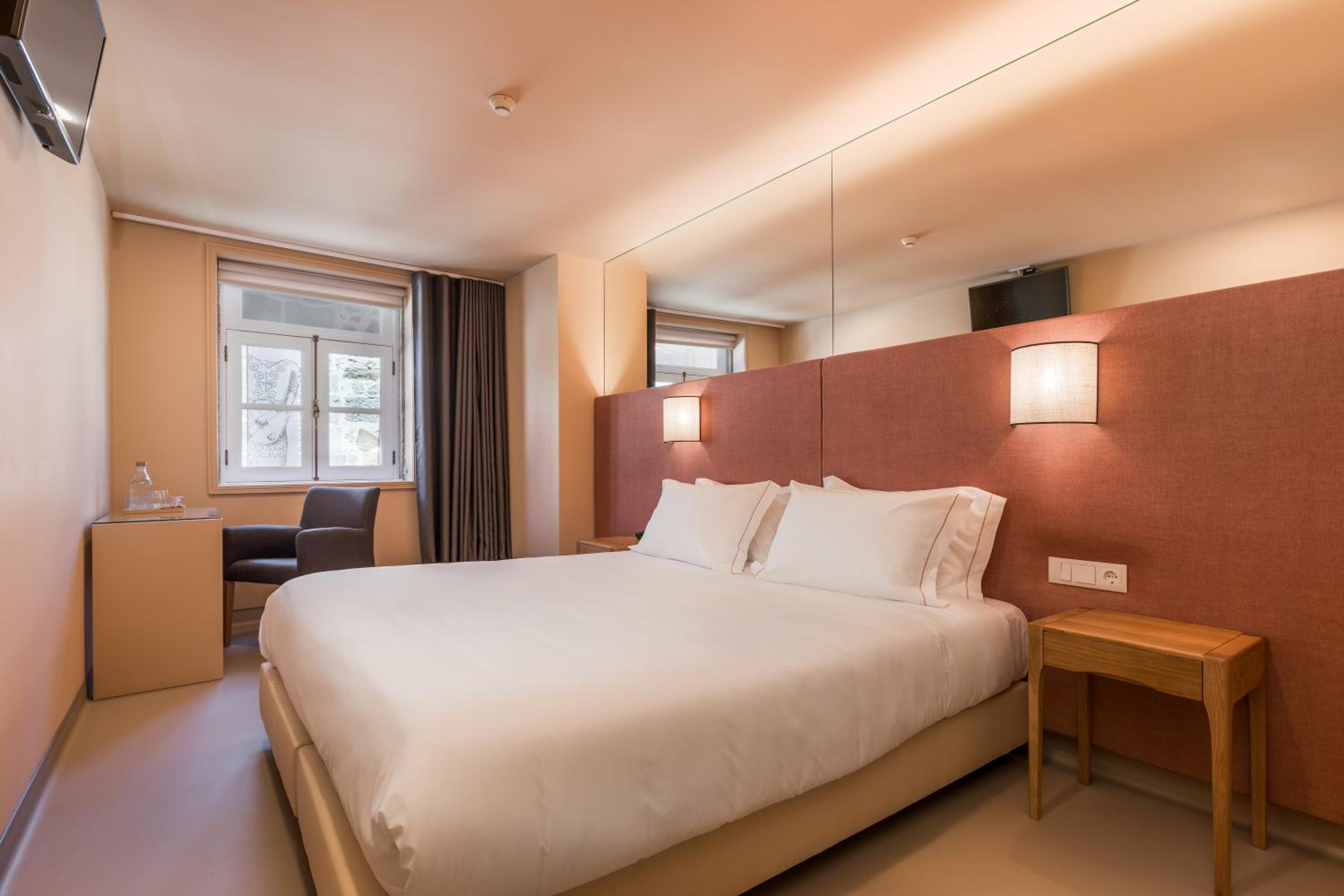 Deluxe Double or Twin Room with City View photo 1